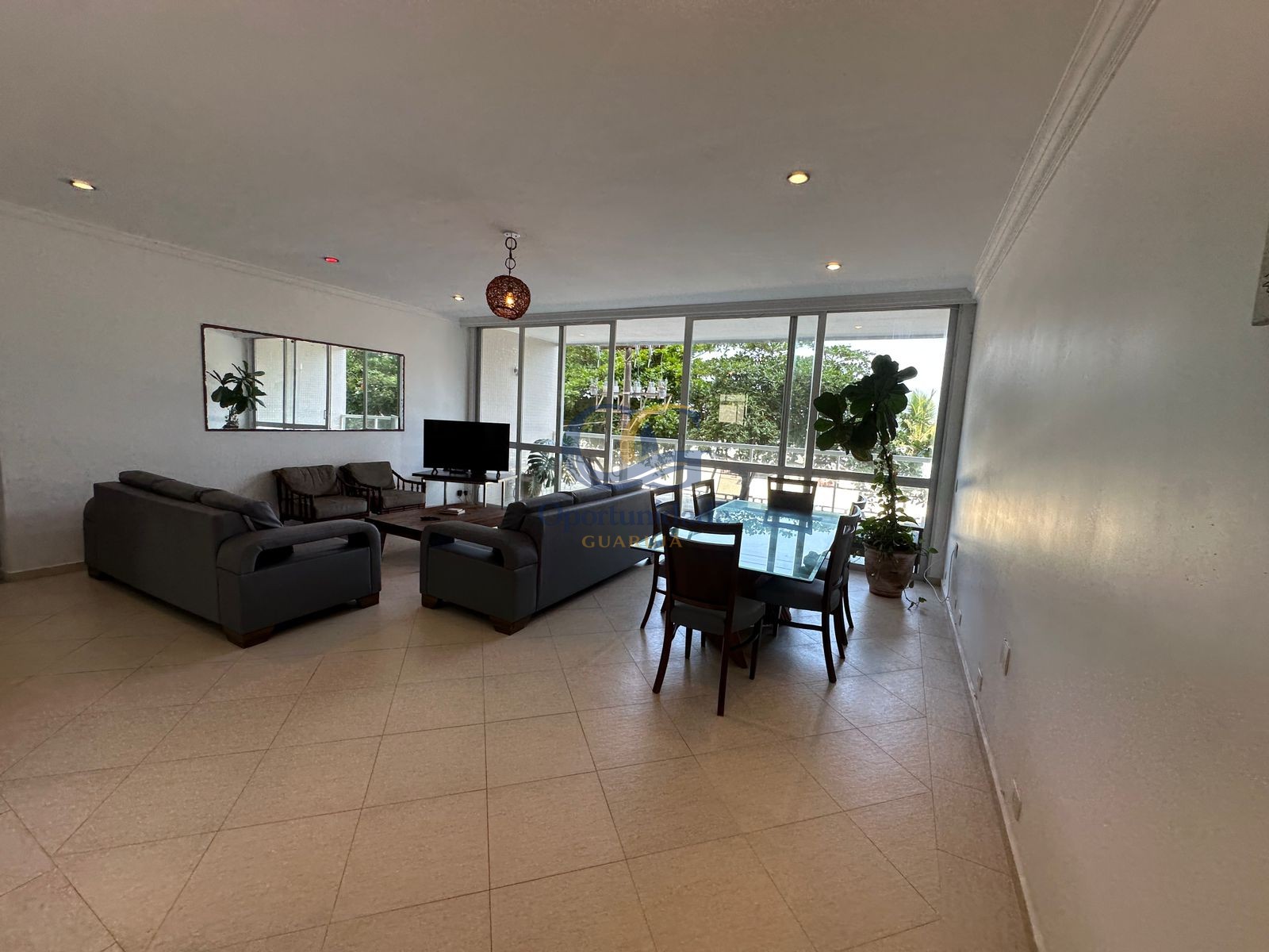 Apartamento Frente ao Mar, Pitangueiras, Guarujá - SP