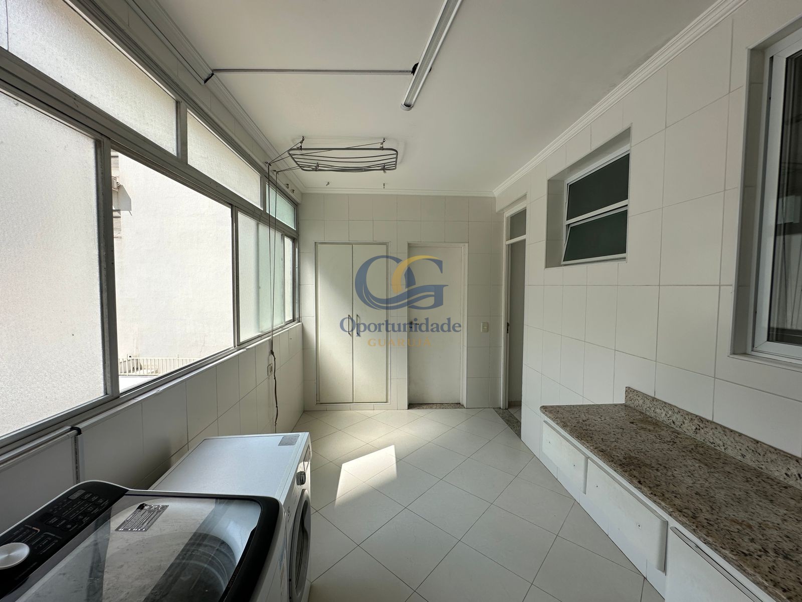 Apartamento Frente ao Mar, Pitangueiras, Guarujá - SP