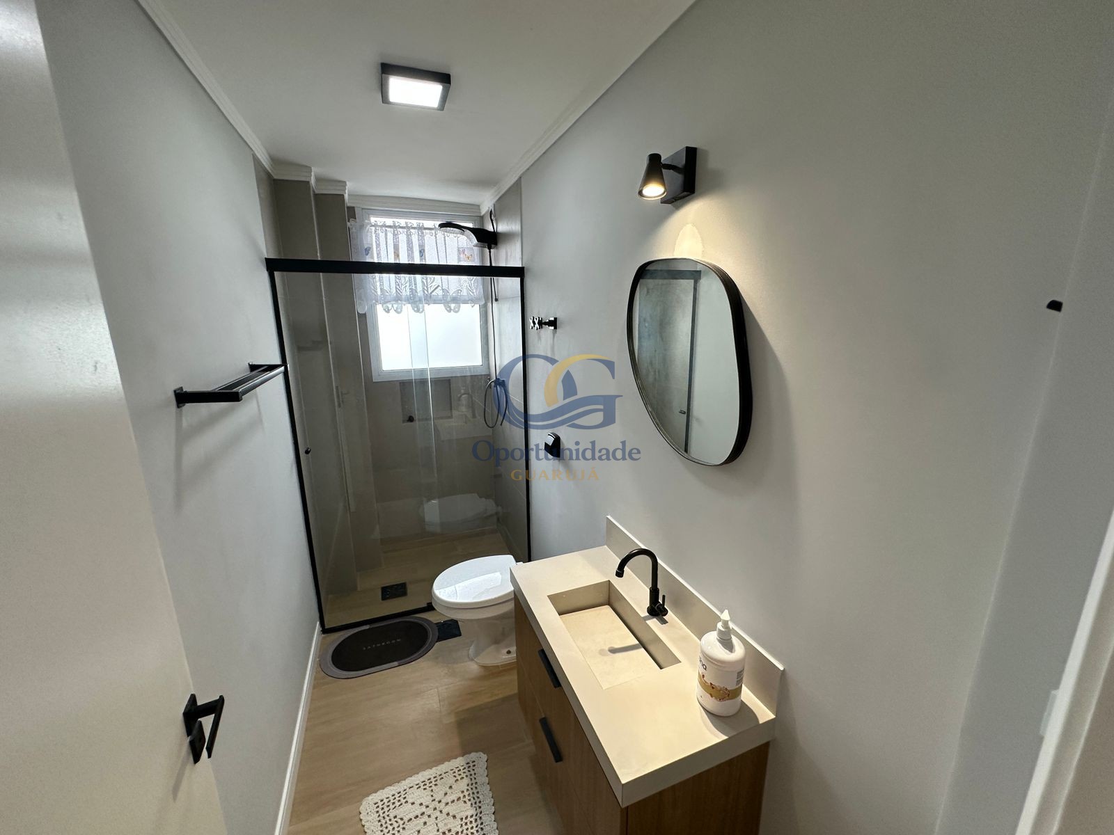 Apartamento na Praia das Pitangueiras, Guarujá - SP