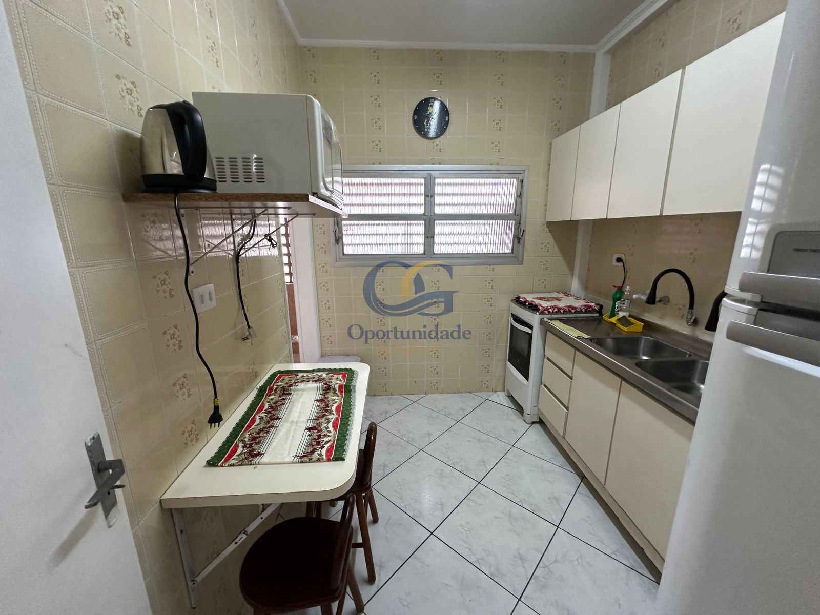 Apartamento na Praia das Pitangueiras, Guarujá - SP