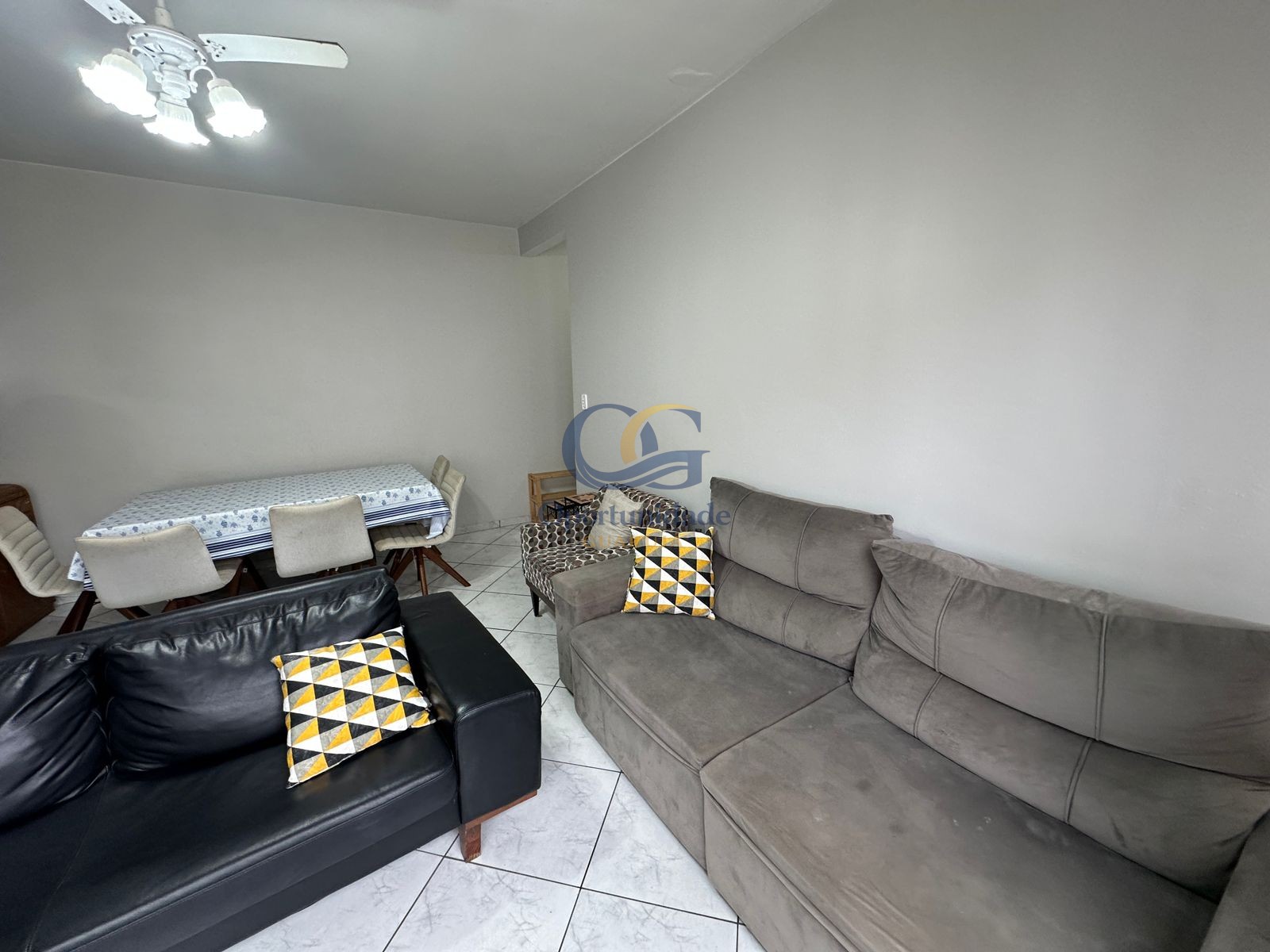 Apartamento na Praia das Pitangueiras, Guarujá - SP