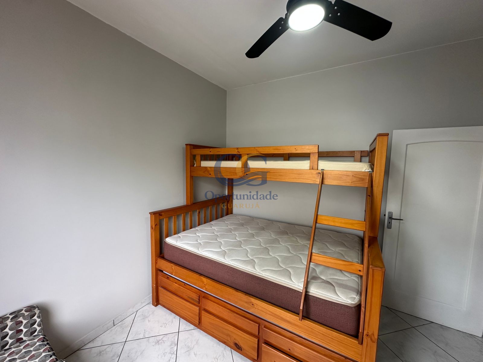 Apartamento na Praia das Pitangueiras, Guarujá - SP