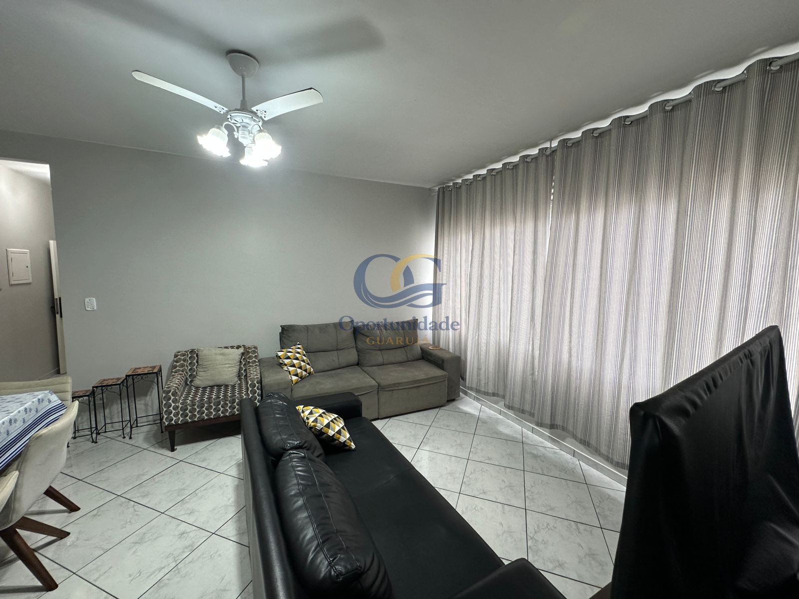 Apartamento na Praia das Pitangueiras, Guarujá - SP