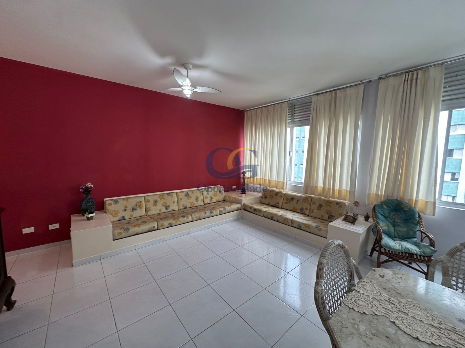 Apartamento na Praia das Pitangueiras, Guarujá - SP
