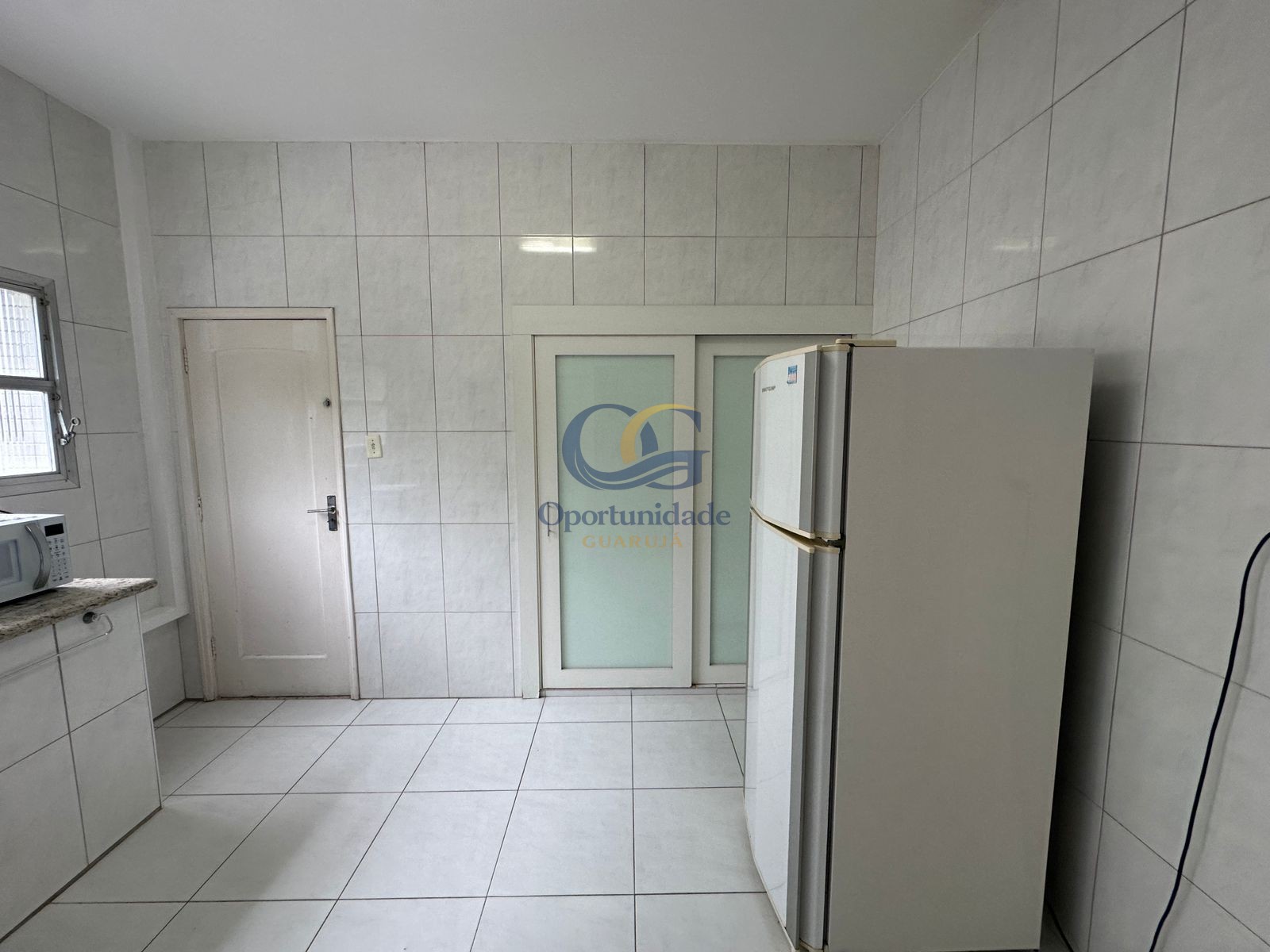 Apartamento na Praia das Pitangueiras, Guarujá - SP