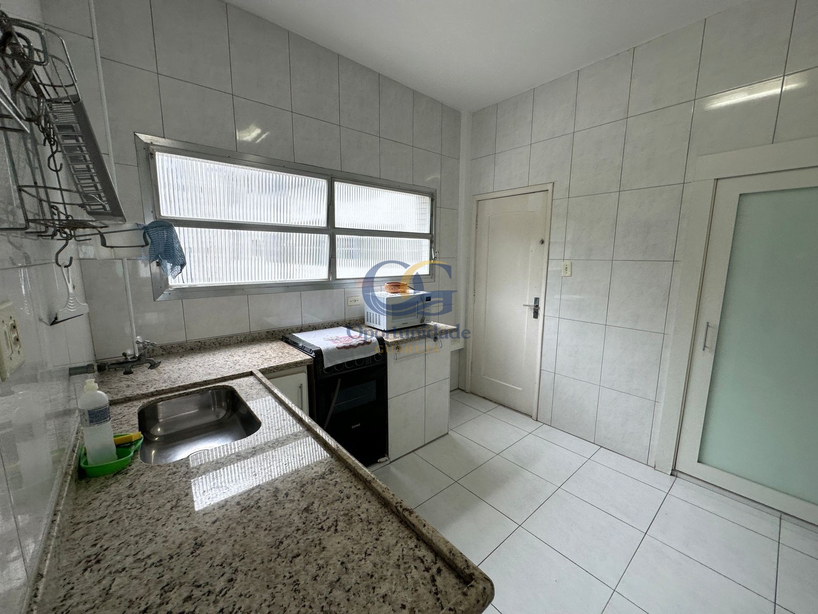 Apartamento na Praia das Pitangueiras, Guarujá - SP