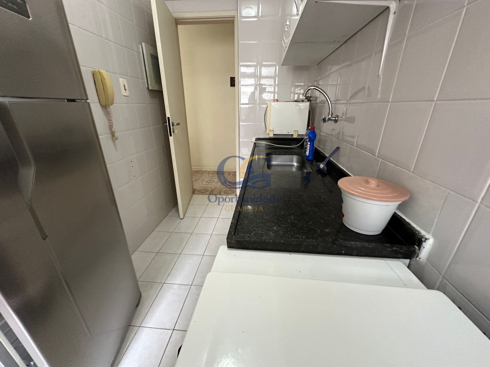Apartamento na Praia das Pitangueiras, Guarujá - SP