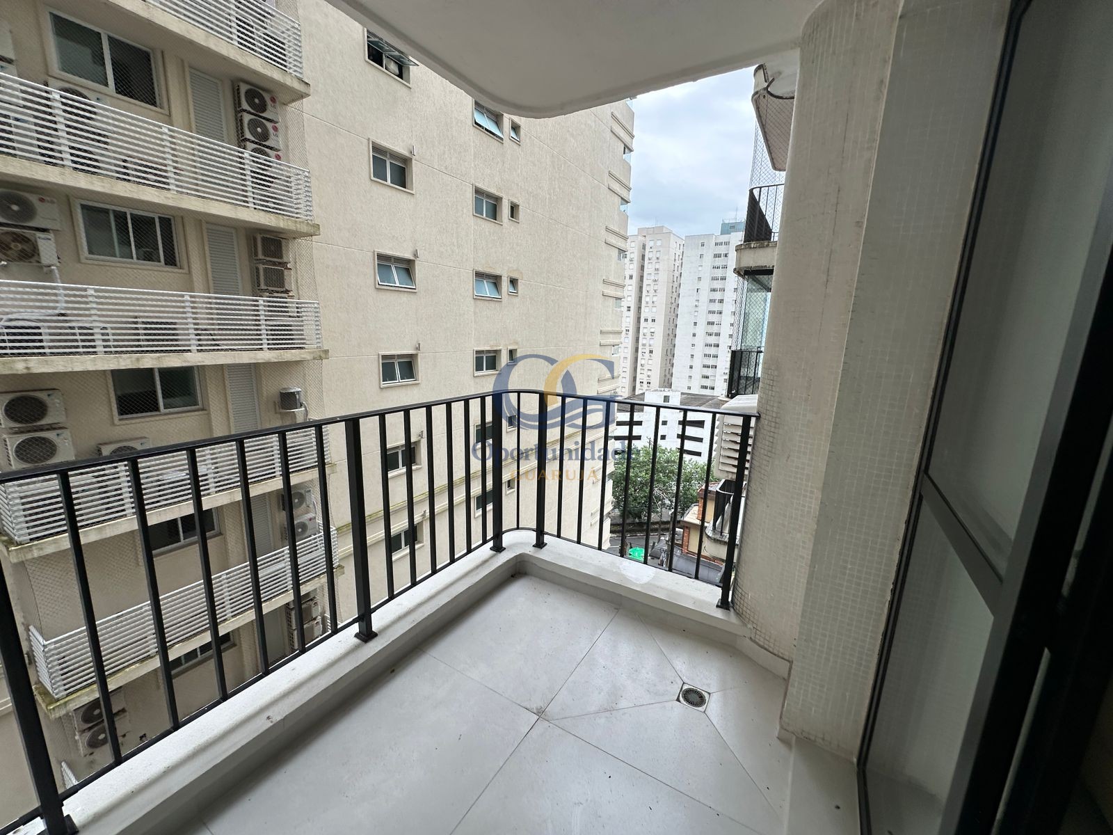 Apartamento na Praia das Pitangueiras, Guarujá - SP