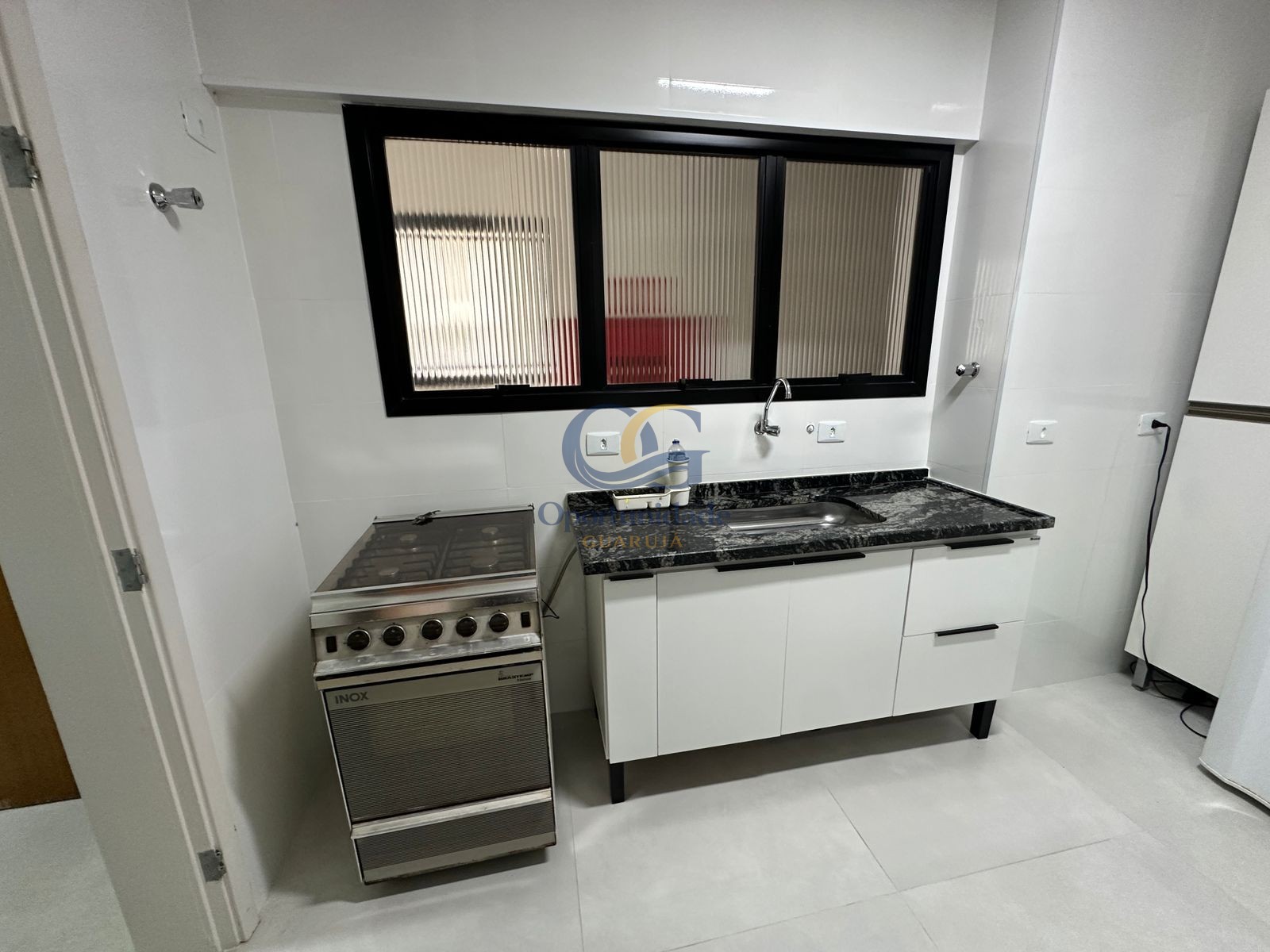 Apartamento na Praia das Pitangueiras, Guarujá - SP