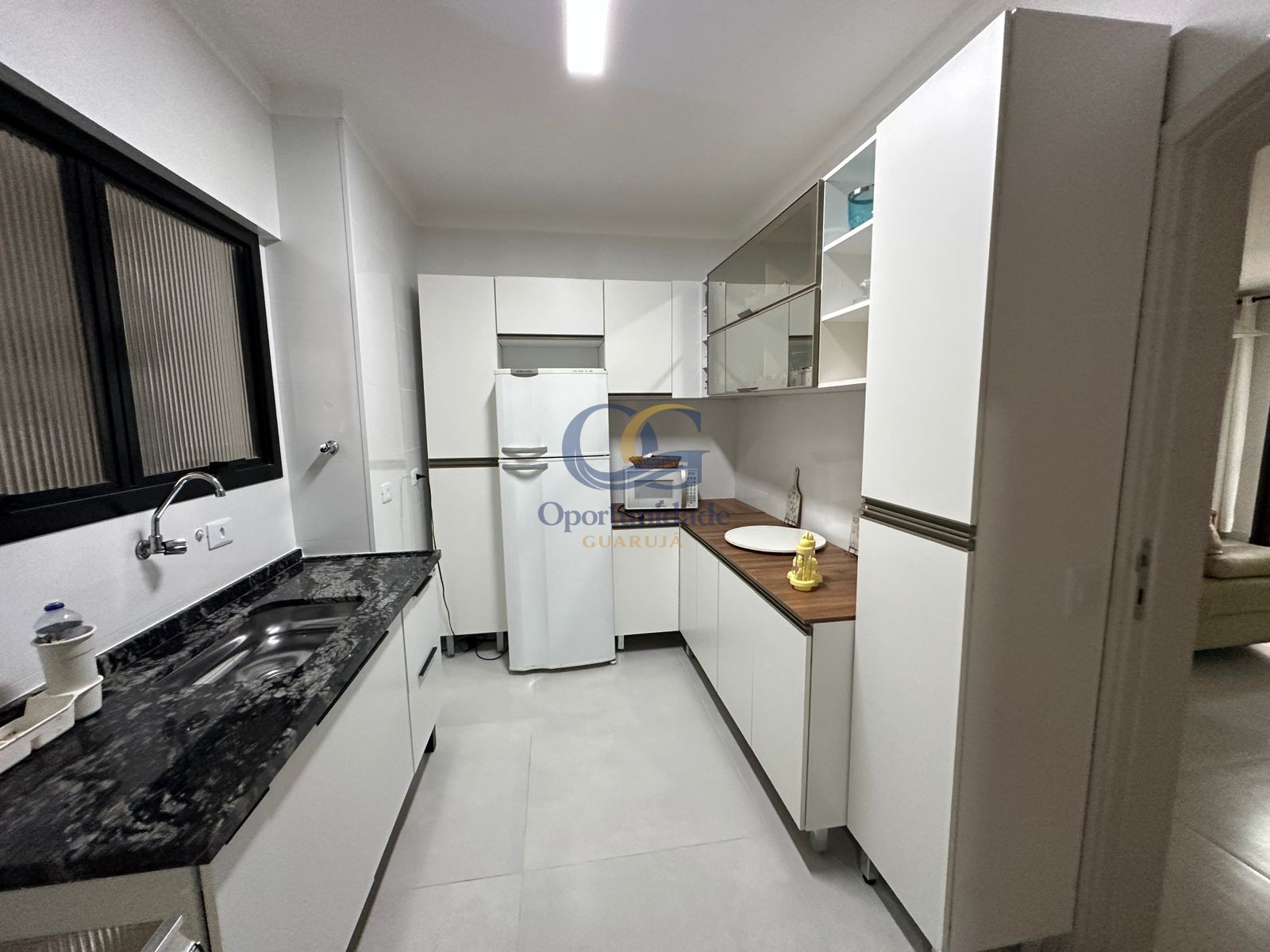 Apartamento na Praia das Pitangueiras, Guarujá - SP