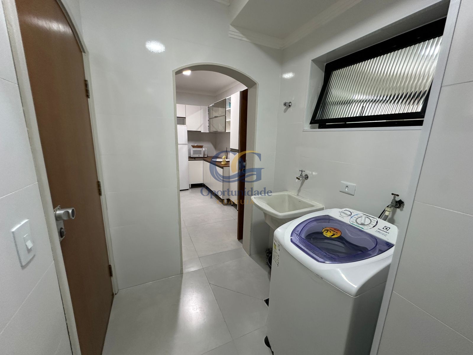 Apartamento na Praia das Pitangueiras, Guarujá - SP