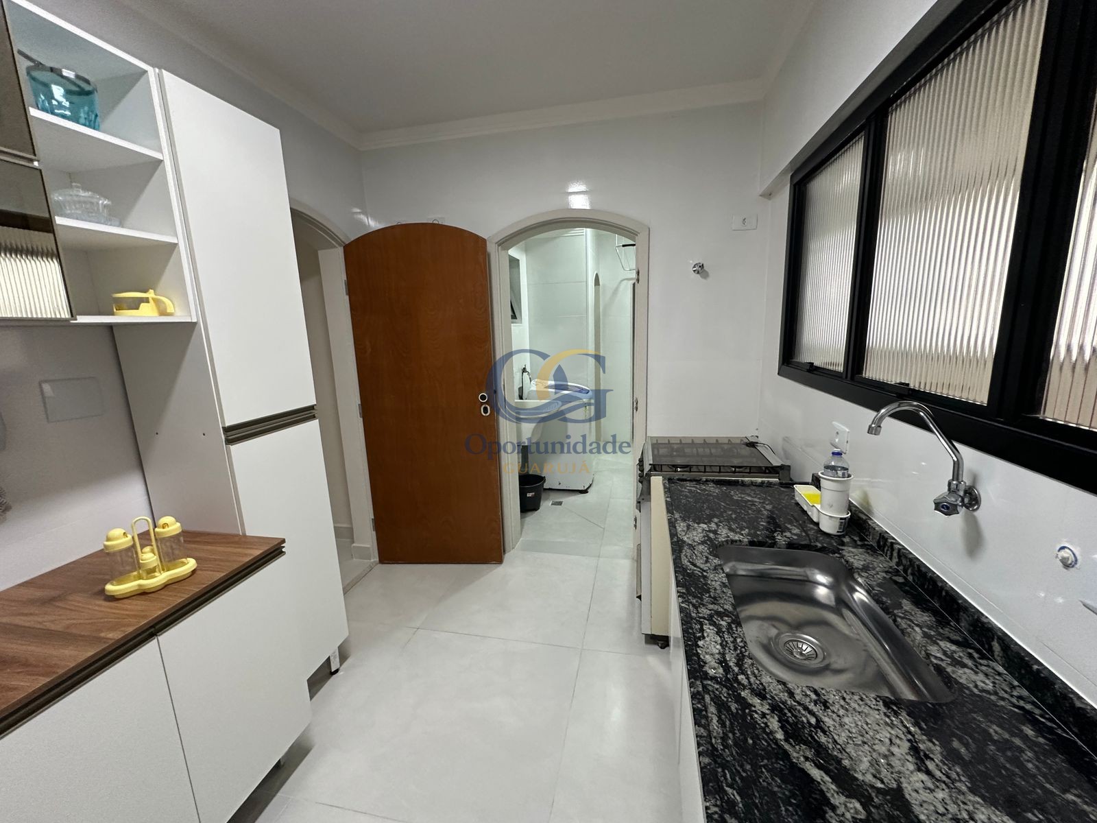 Apartamento na Praia das Pitangueiras, Guarujá - SP