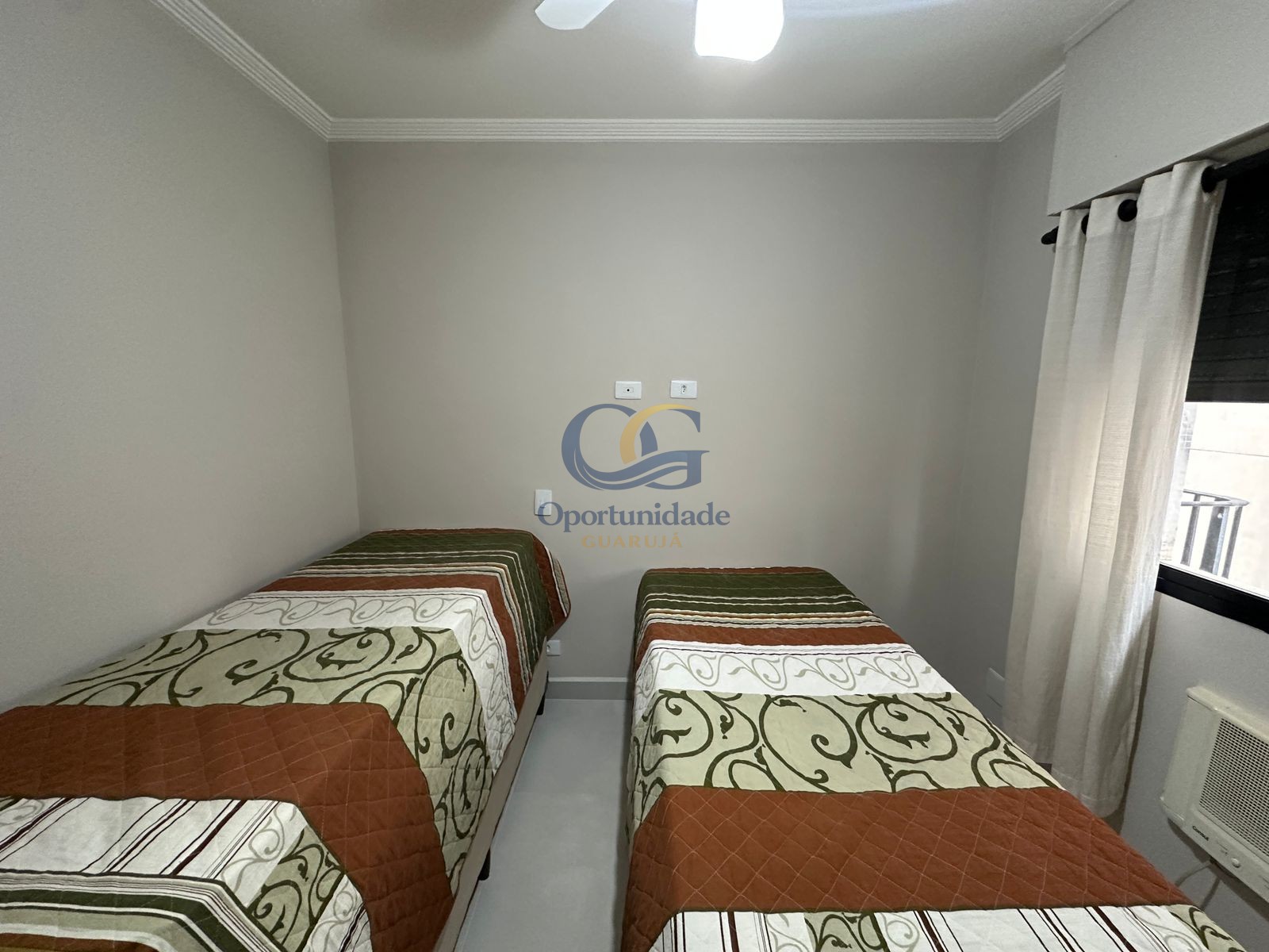 Apartamento na Praia das Pitangueiras, Guarujá - SP