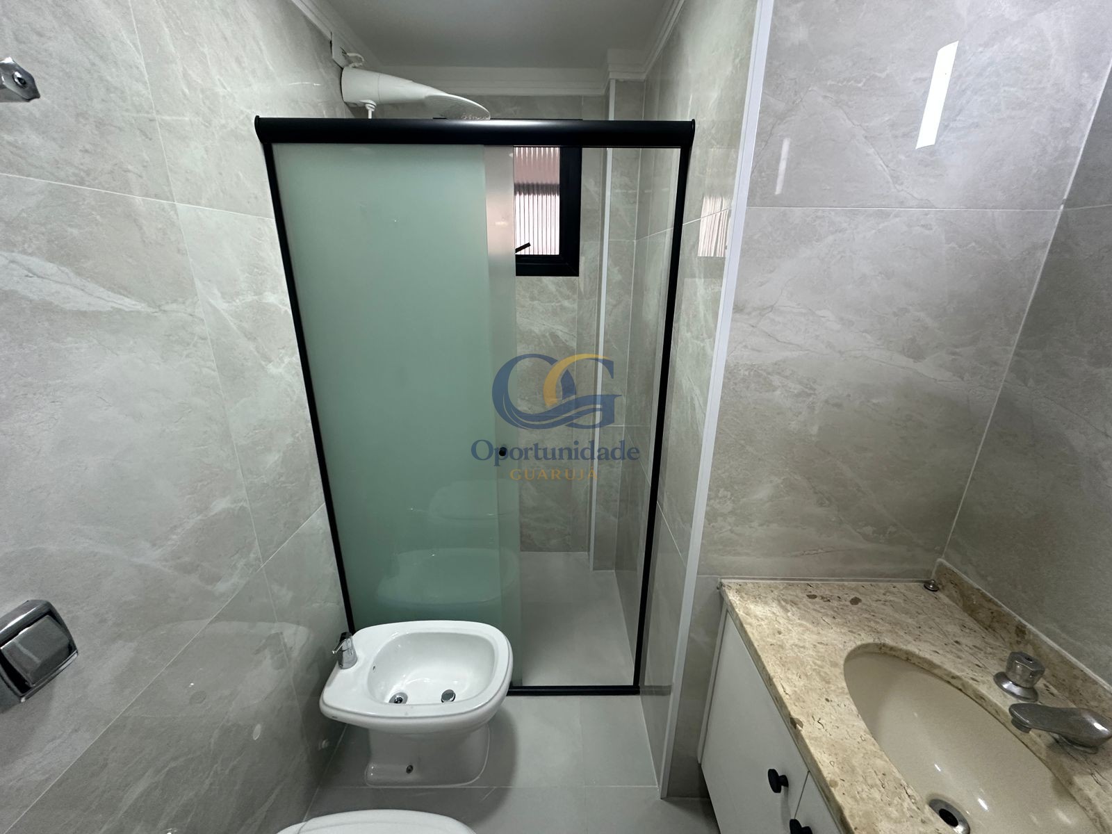 Apartamento na Praia das Pitangueiras, Guarujá - SP