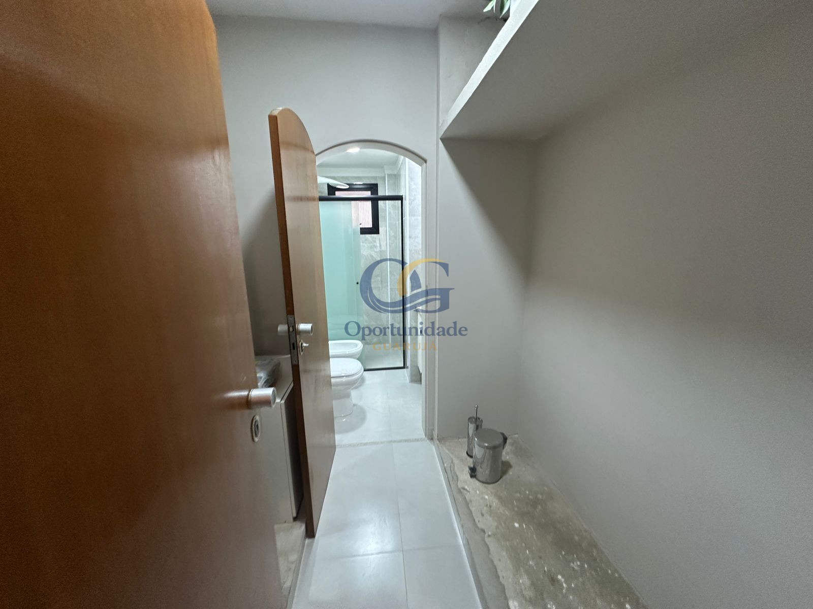Apartamento na Praia das Pitangueiras, Guarujá - SP