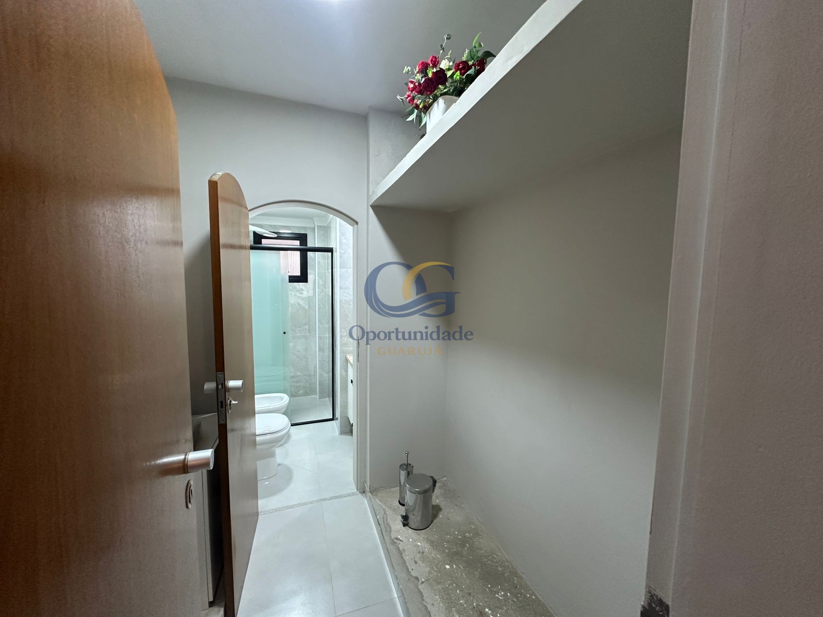 Apartamento na Praia das Pitangueiras, Guarujá - SP