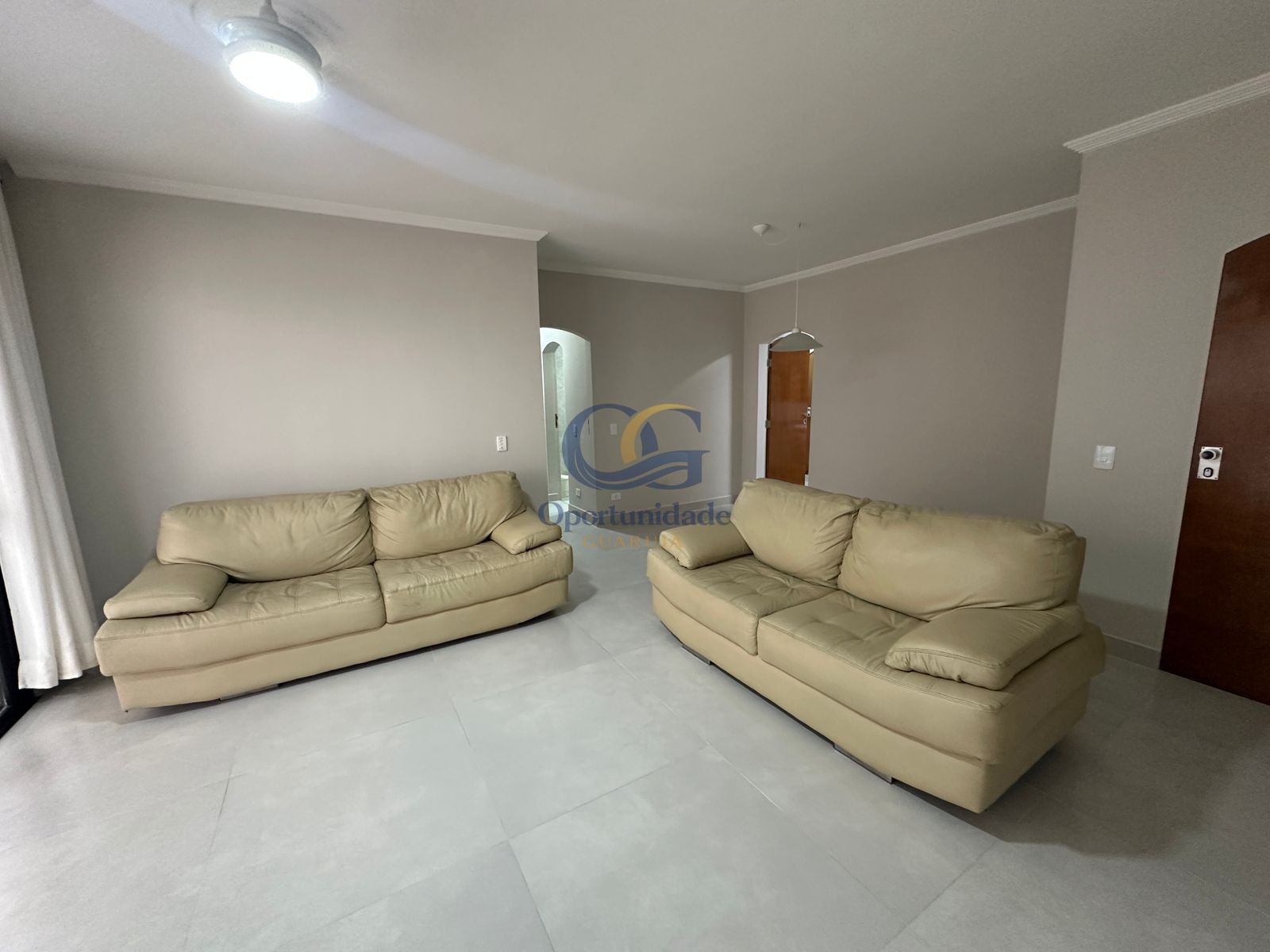 Apartamento na Praia das Pitangueiras, Guarujá - SP
