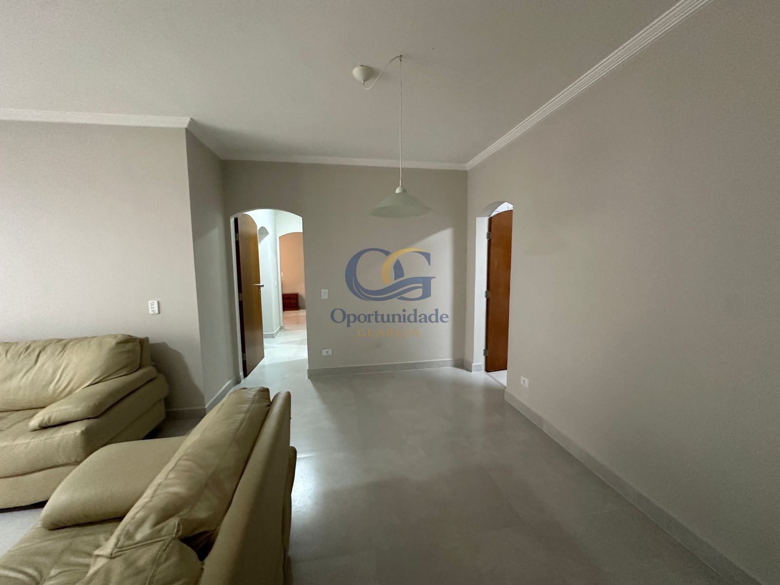 Apartamento na Praia das Pitangueiras, Guarujá - SP