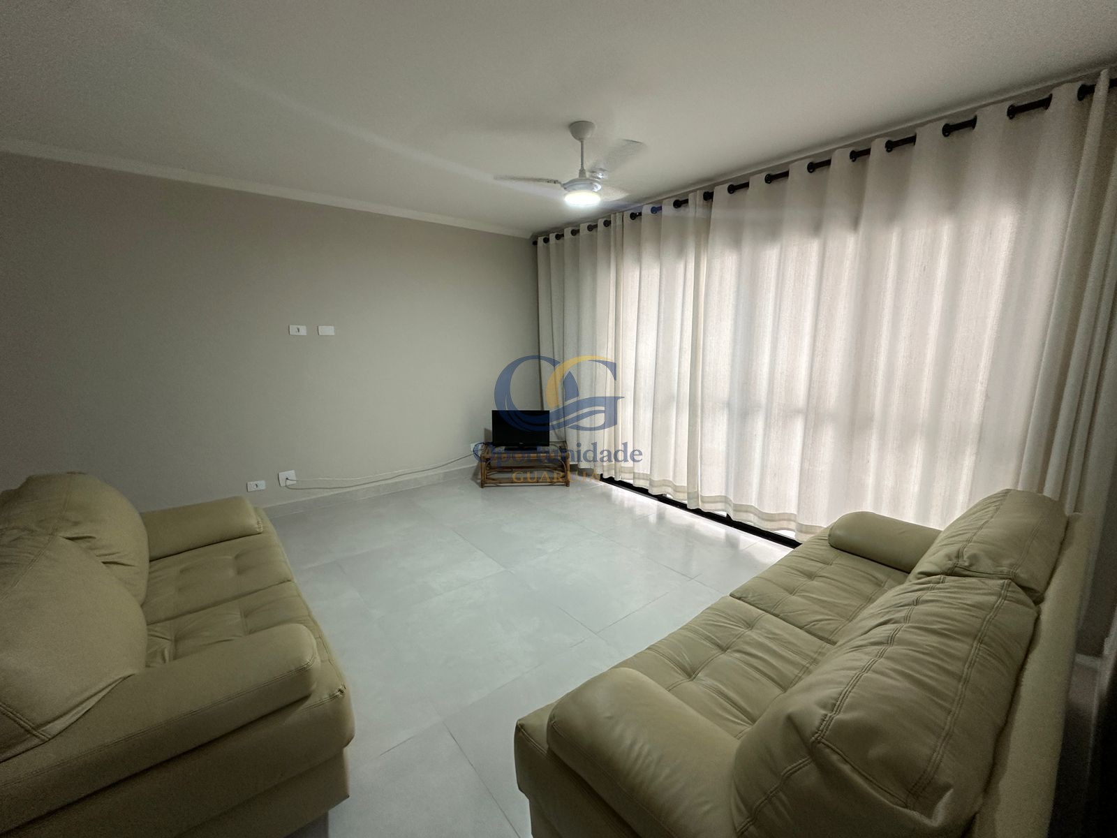 Apartamento na Praia das Pitangueiras, Guarujá - SP