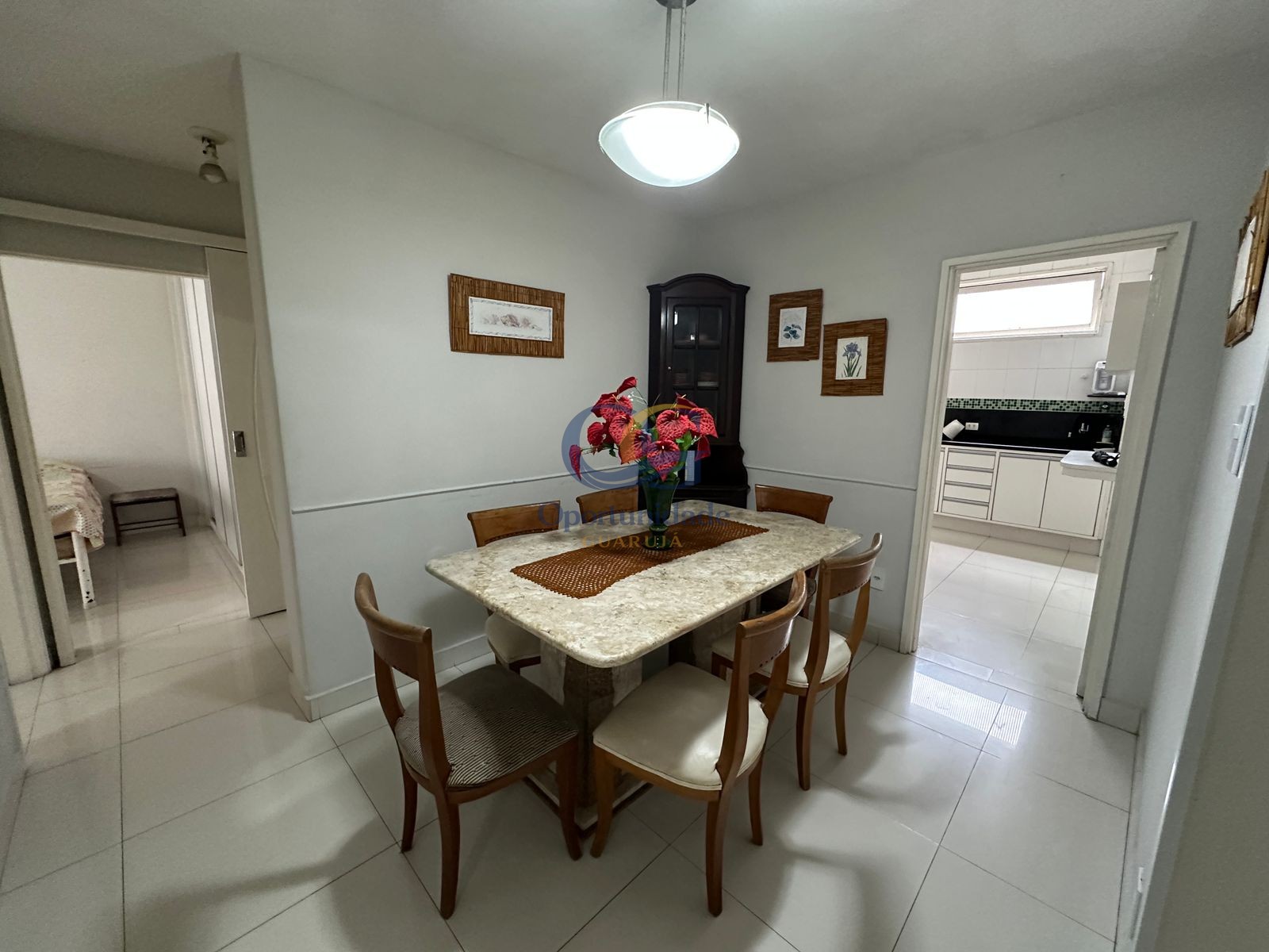 Apartamento na Praia das Pitangueiras, Guarujá - SP