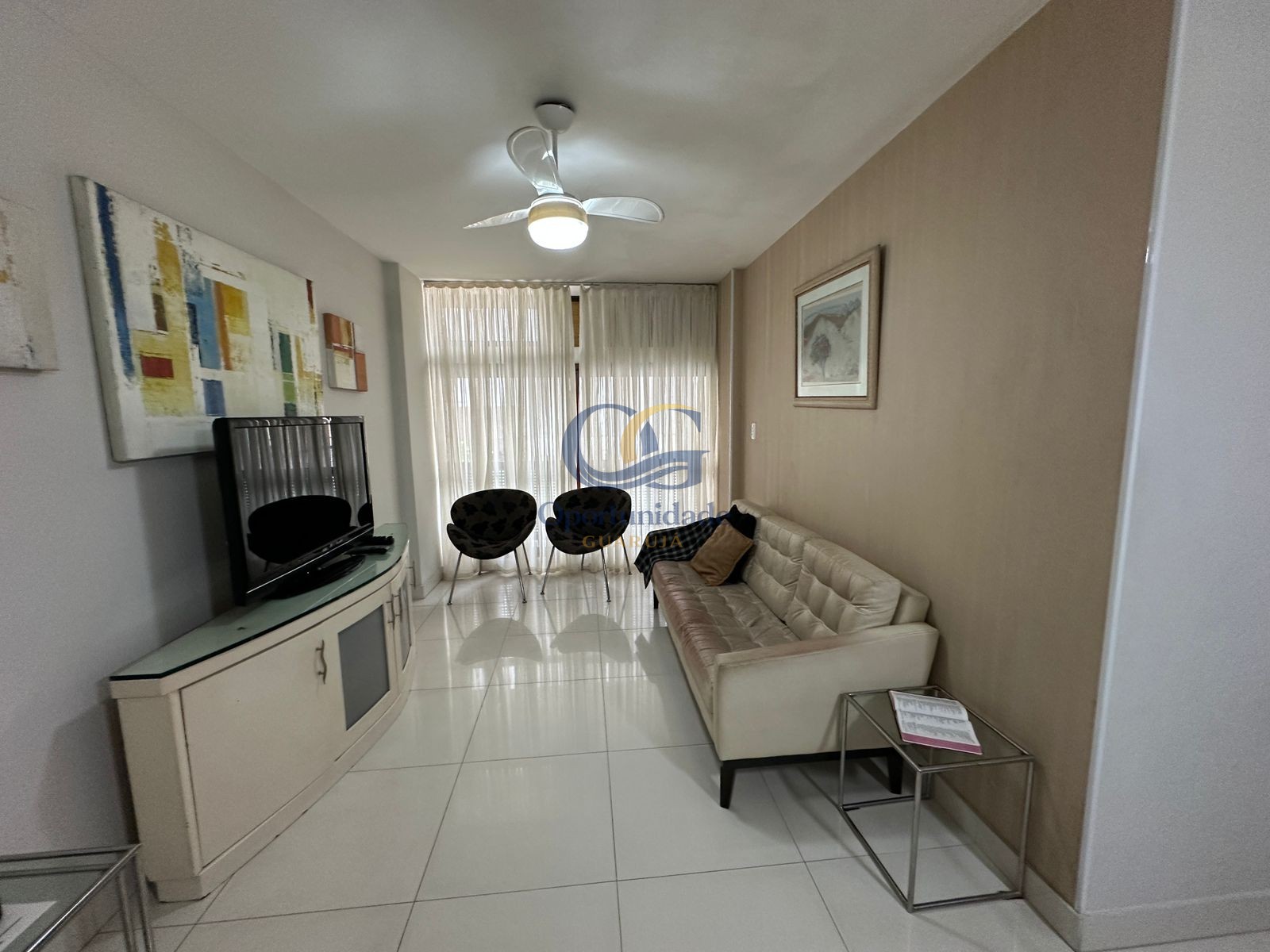 Apartamento na Praia das Pitangueiras, Guarujá - SP