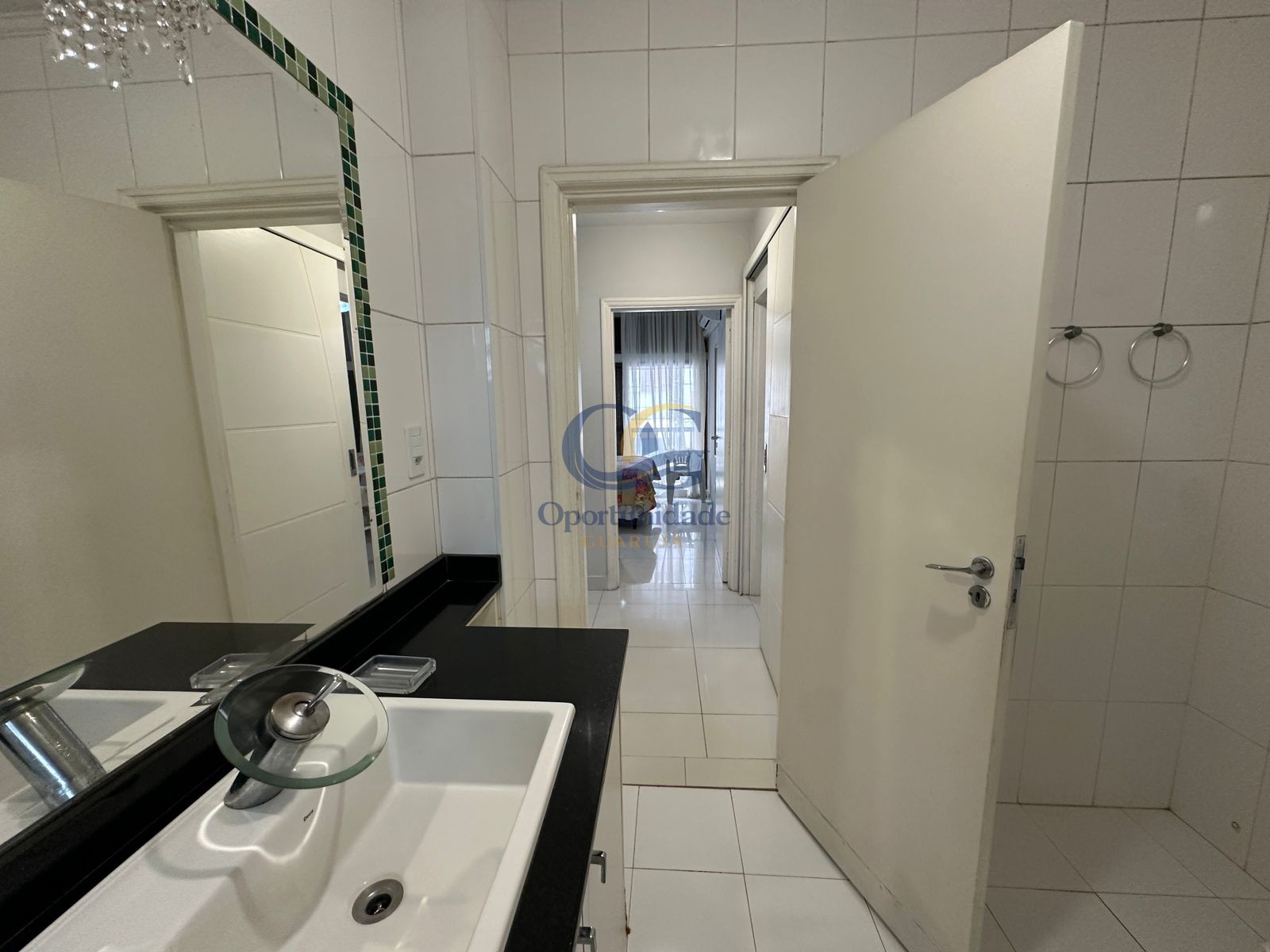 Apartamento na Praia das Pitangueiras, Guarujá - SP