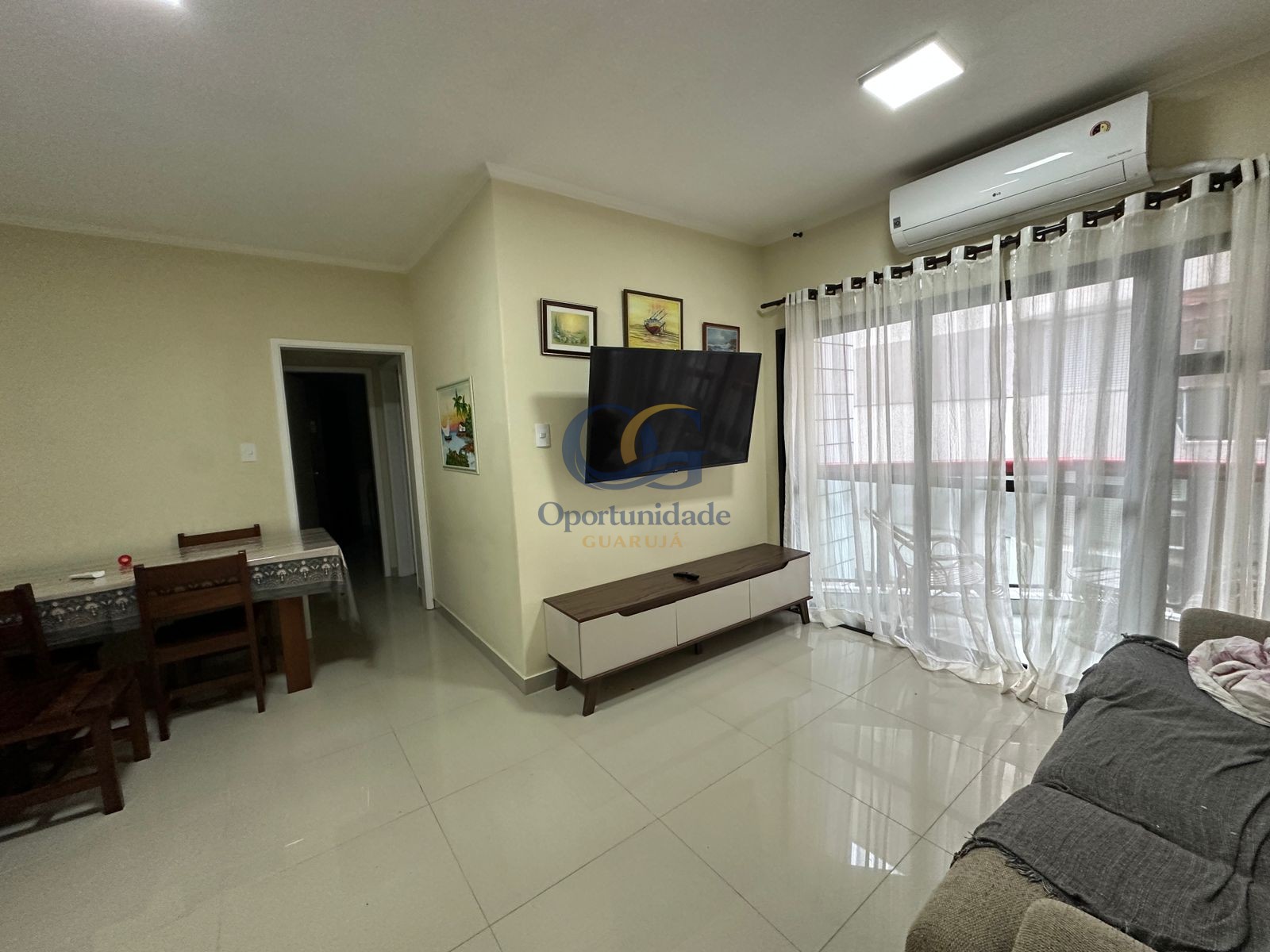 Apartamento na Praia da Enseada, Guarujá - SP