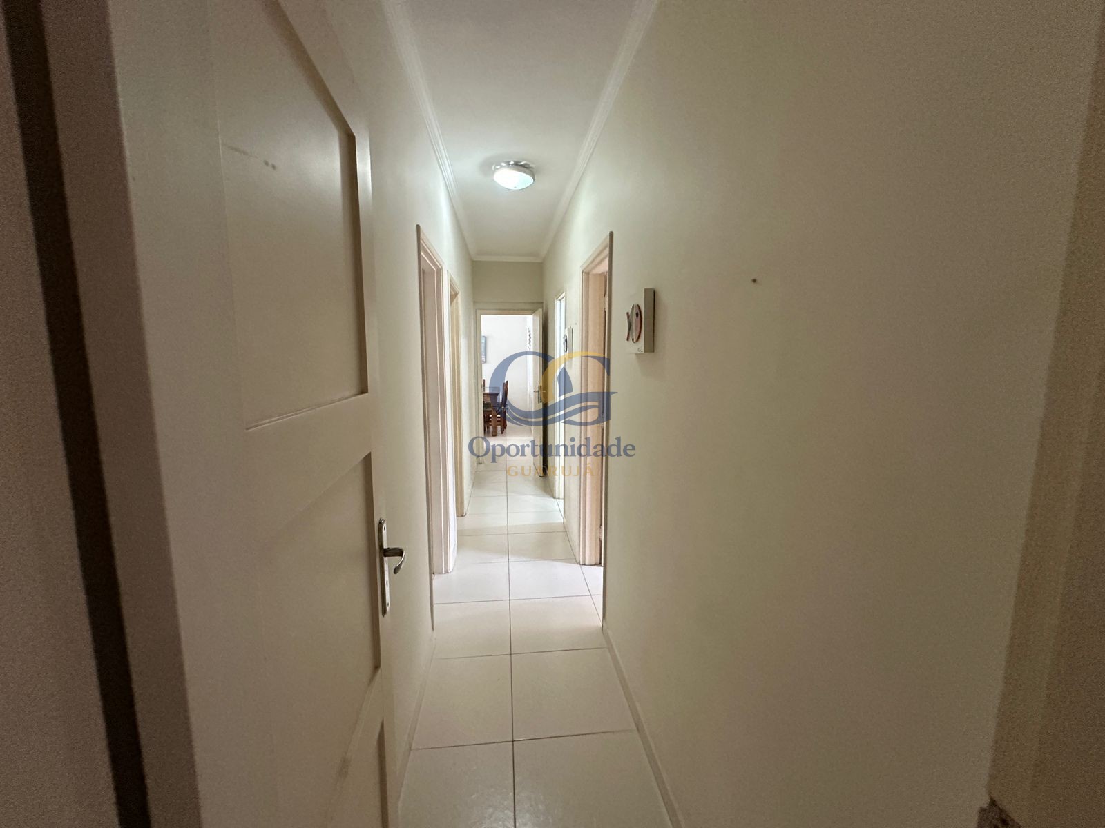 Apartamento na Praia das Pitangueiras, Guarujá - SP