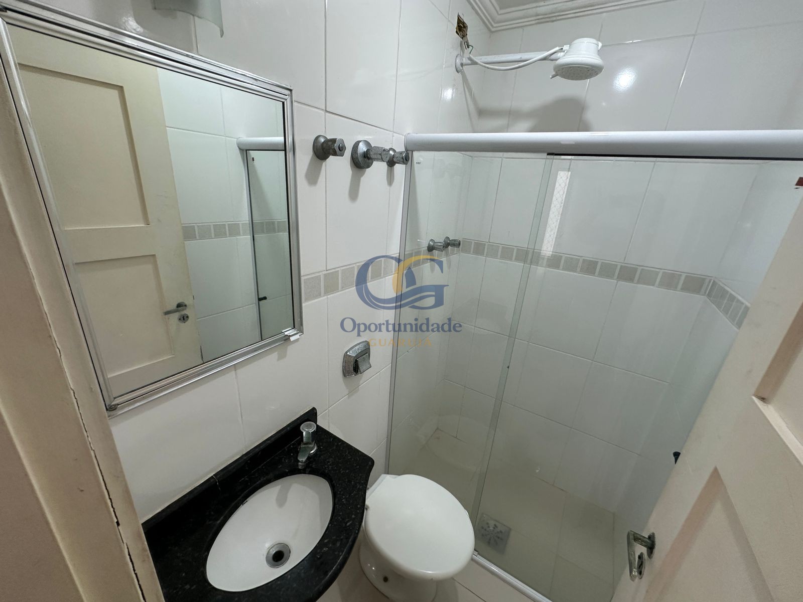 Apartamento na Praia das Pitangueiras, Guarujá - SP