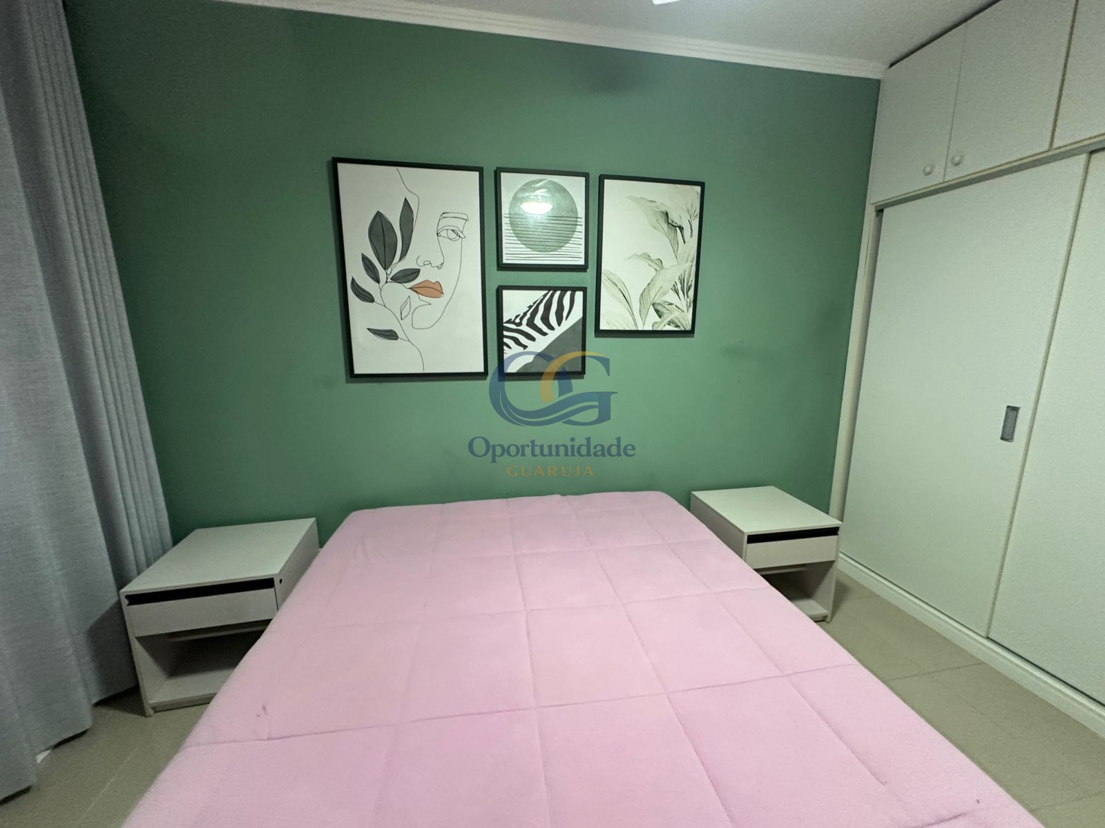 Apartamento na Praia da Enseada, Guarujá - SP