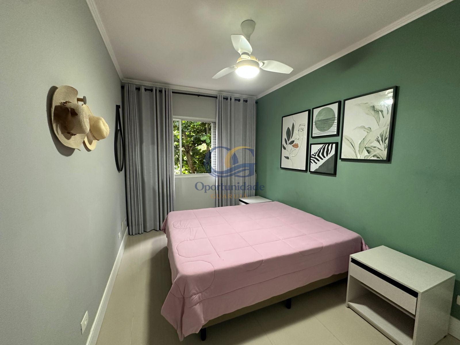 Apartamento na Praia da Enseada, Guarujá - SP