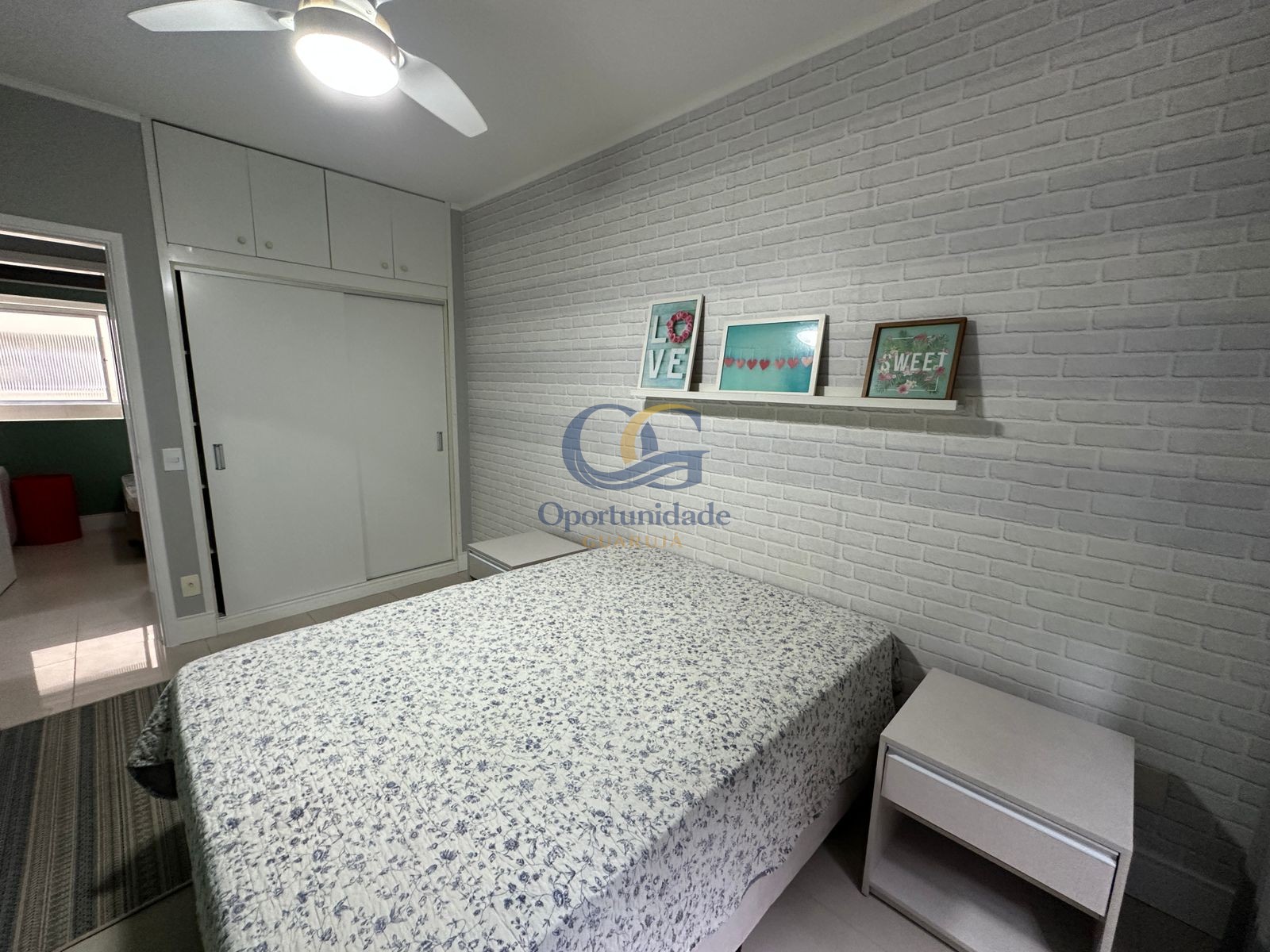 Apartamento na Praia da Enseada, Guarujá - SP