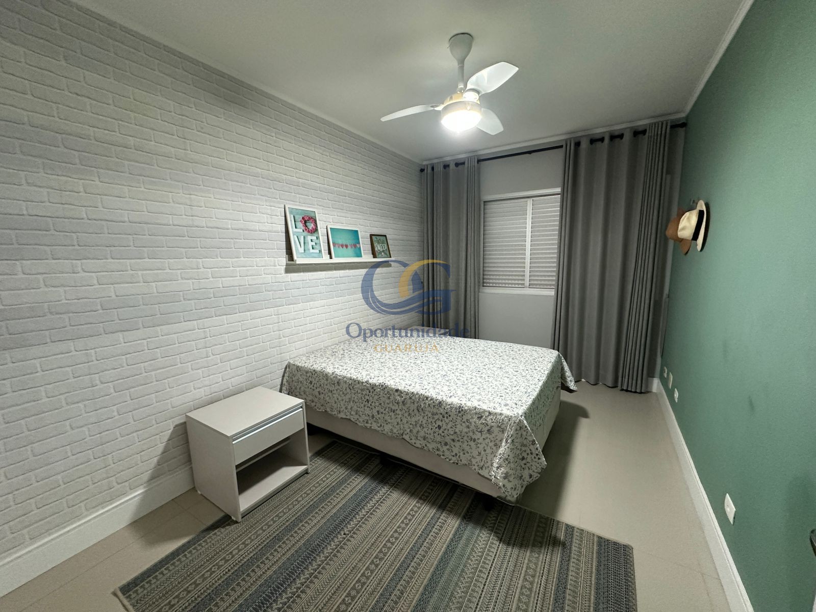 Apartamento na Praia da Enseada, Guarujá - SP