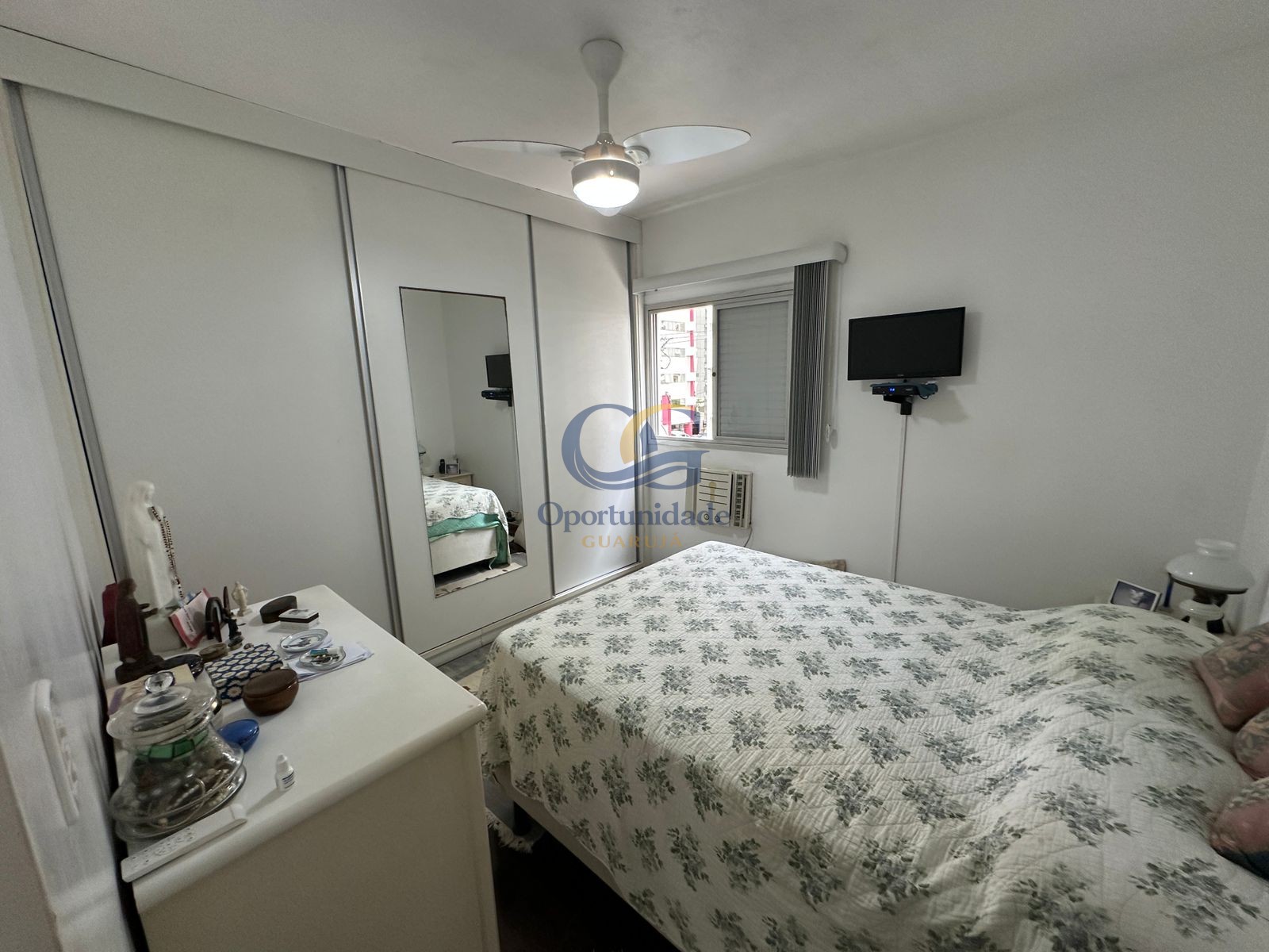 Apartamento na Praia das Pitangueiras, Guarujá - SP