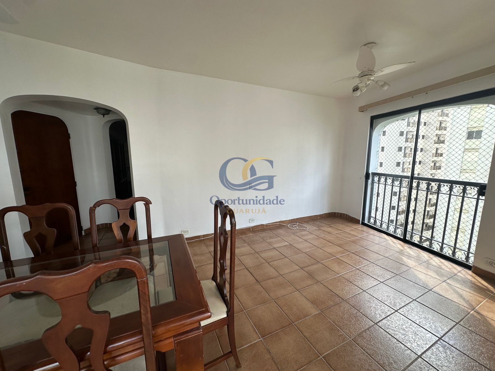Apartamento na Praia das Pitangueiras, Guarujá - SP