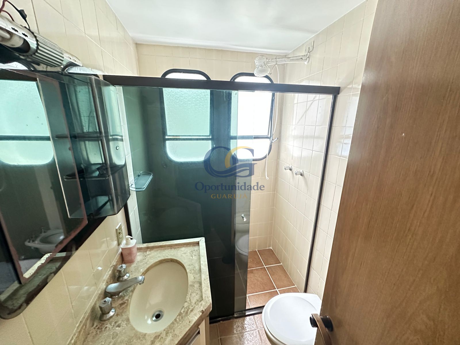 Apartamento na Praia das Pitangueiras, Guarujá - SP