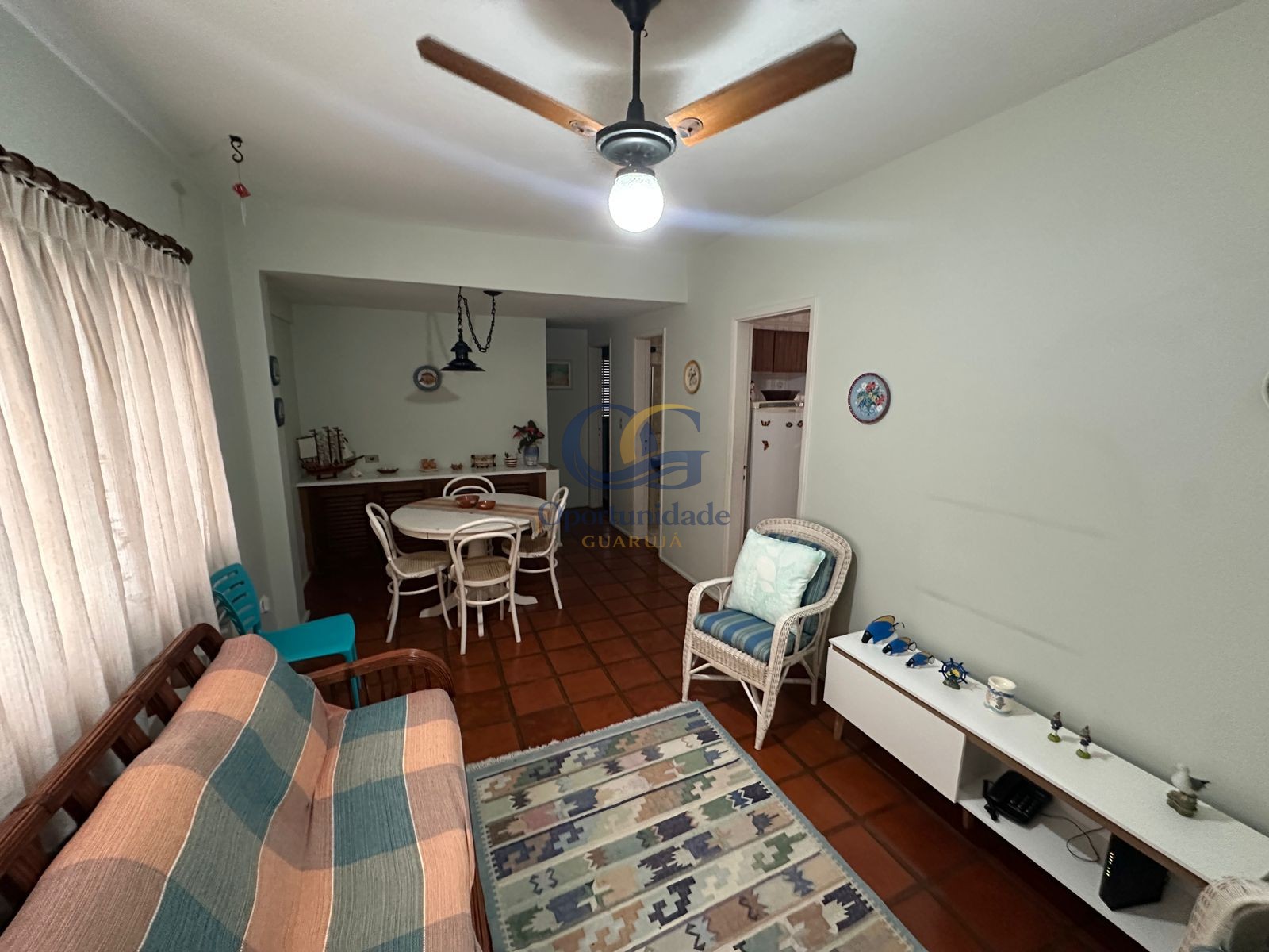 Apartamento na Praia das Pitangueiras, Guarujá - SP