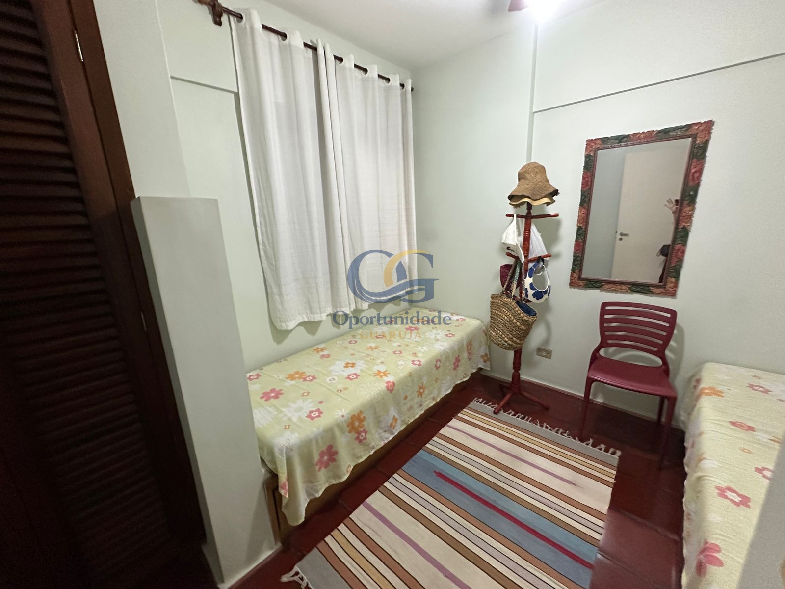 Apartamento na Praia das Pitangueiras, Guarujá - SP