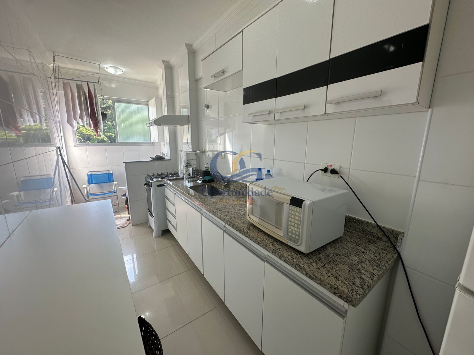 Apartamento na Praia das Pitangueiras, Guarujá - SP