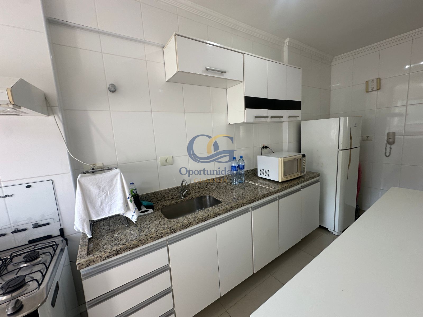 Apartamento na Praia das Pitangueiras, Guarujá - SP