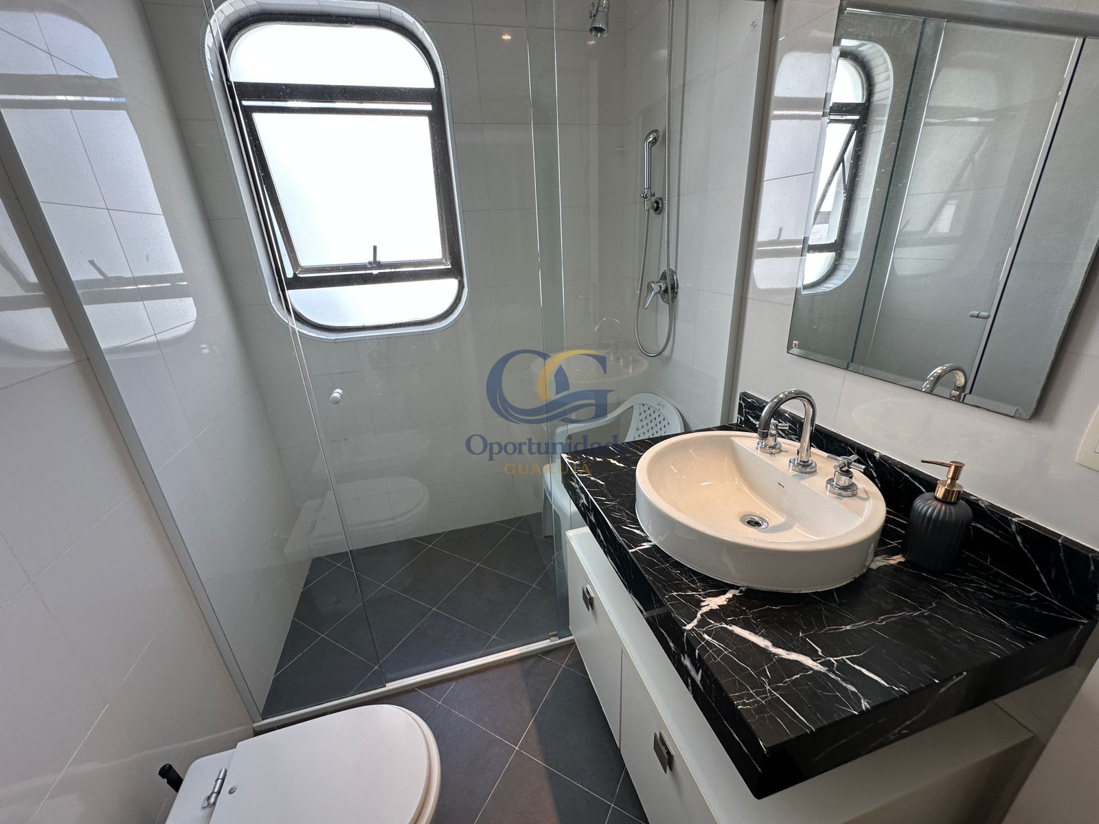 Apartamento Frente ao Mar, Praia Astúrias, Guarujá - SP