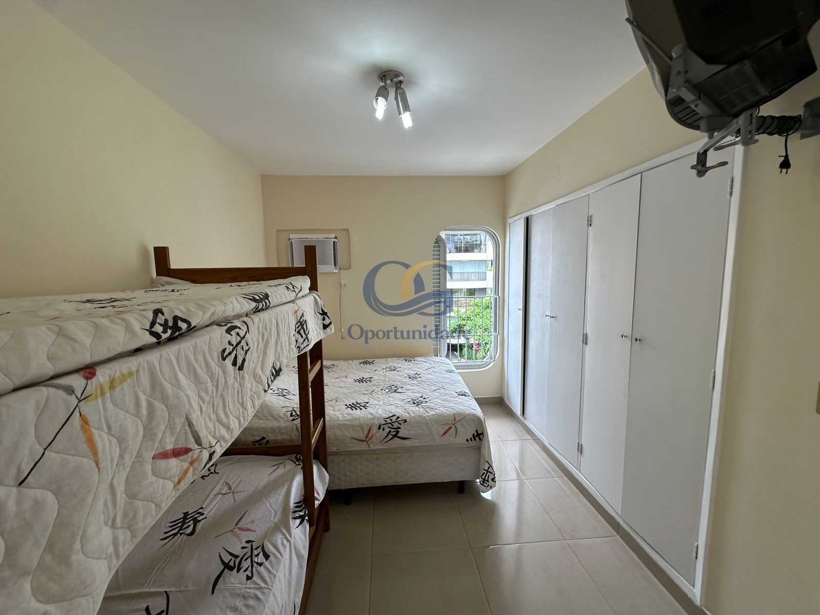 Apartamento na Praia da Enseada, Guarujá - SP