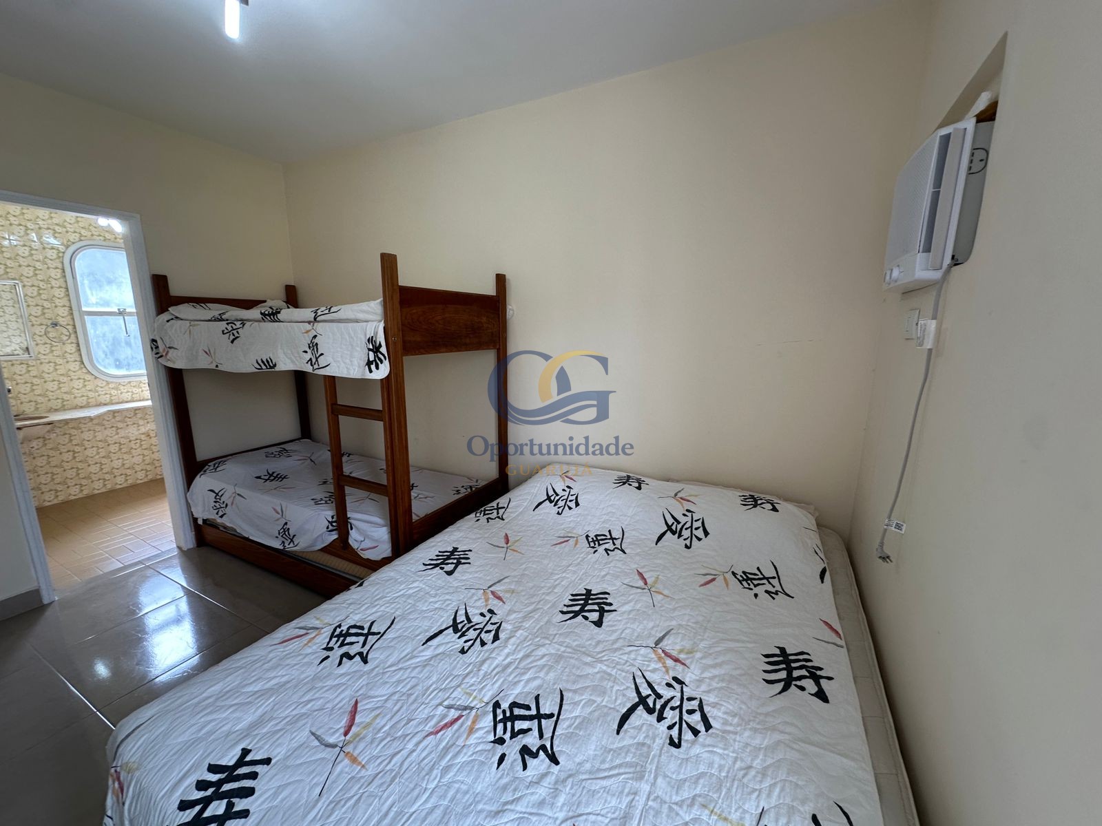 Apartamento na Praia da Enseada, Guarujá - SP