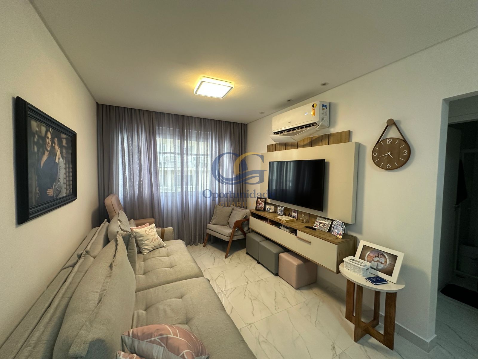 Apartamento na Praia das Pitangueiras, Guarujá - SP