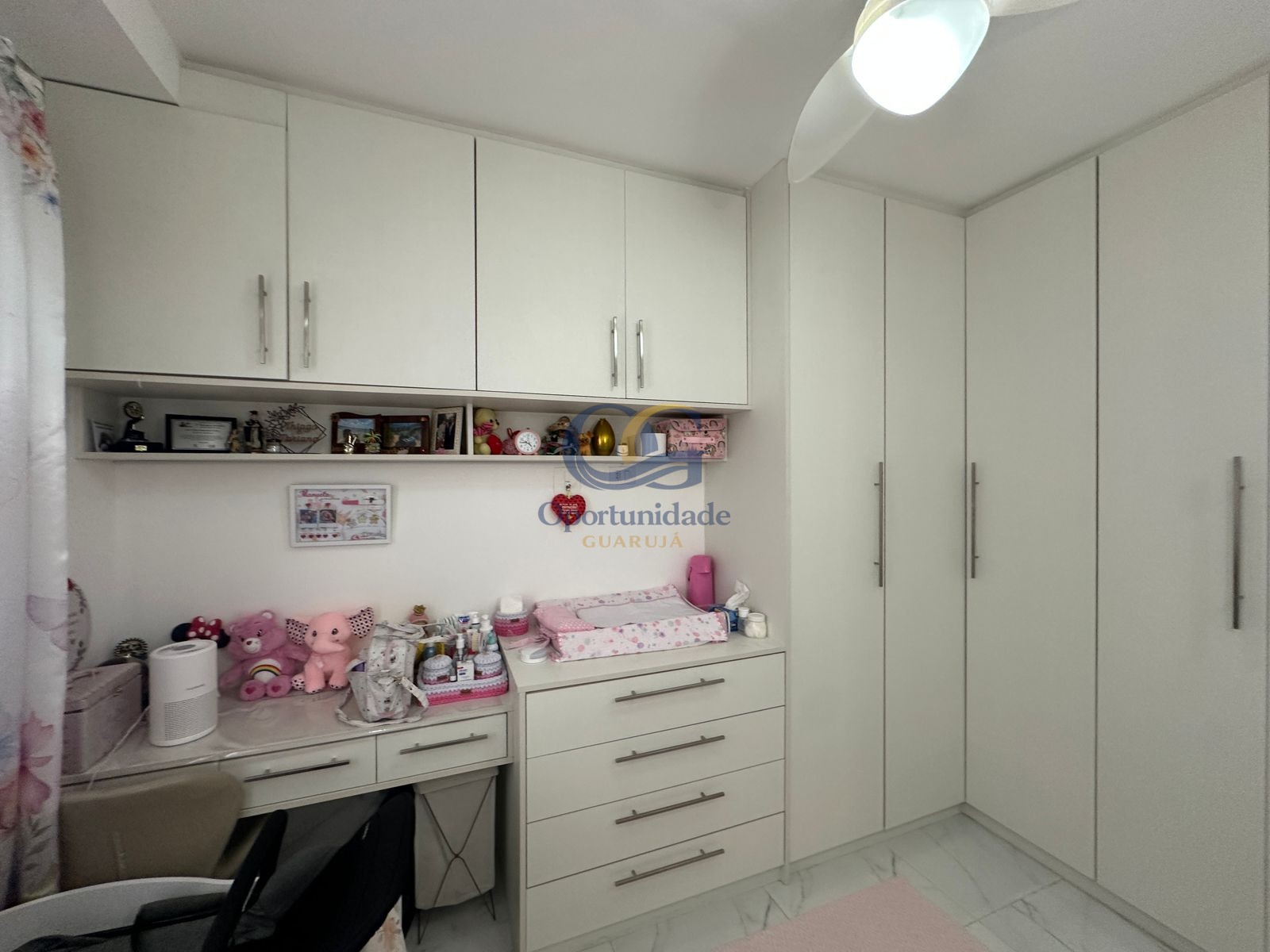 Apartamento na Praia das Pitangueiras, Guarujá - SP