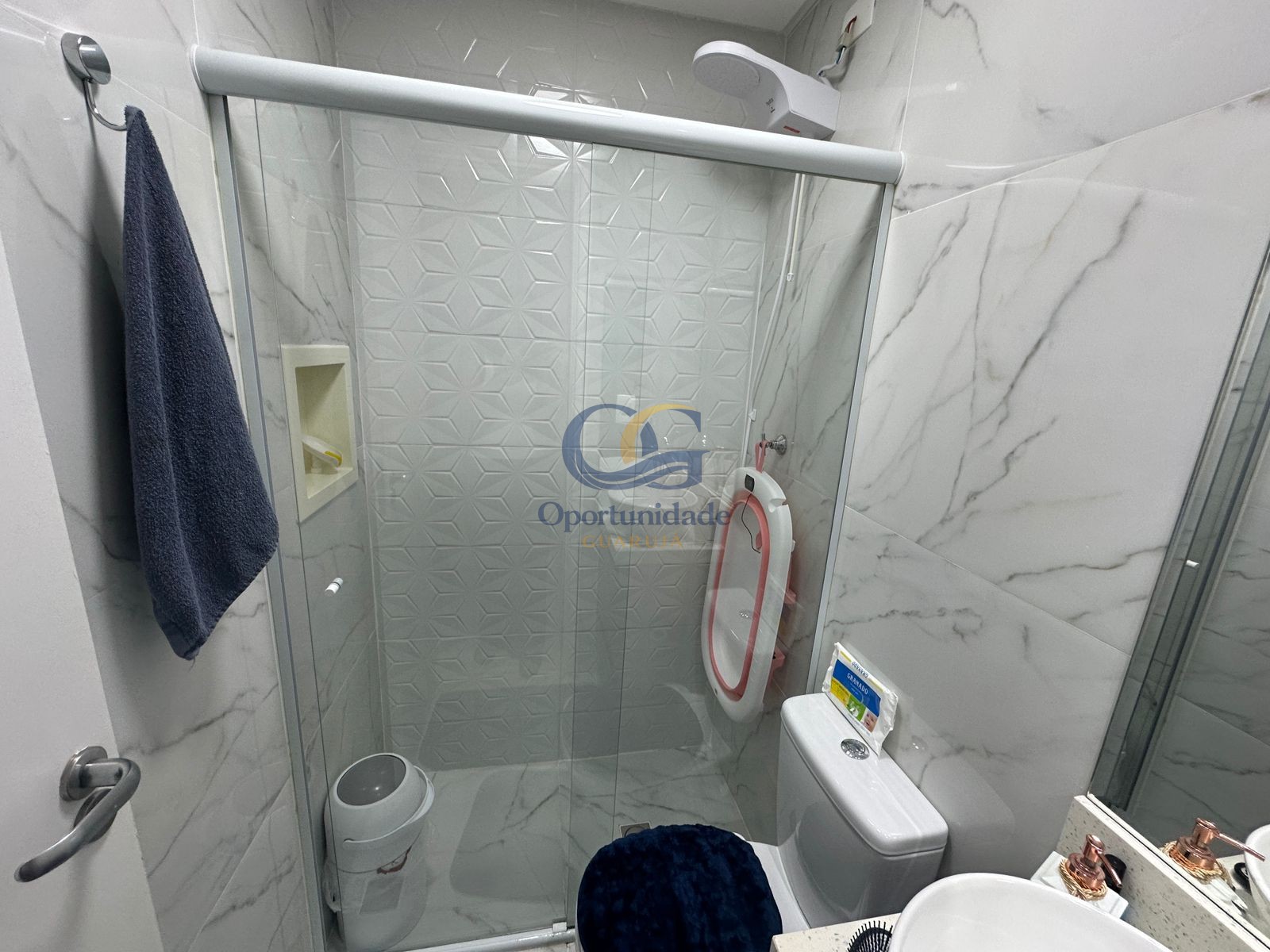 Apartamento na Praia das Pitangueiras, Guarujá - SP
