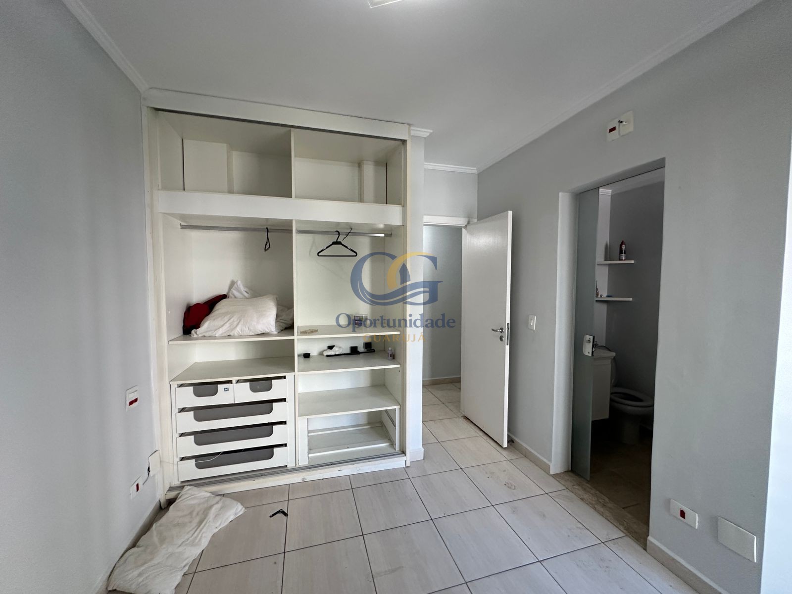 Apartamento na Praia das Pitangueiras, Guarujá - SP