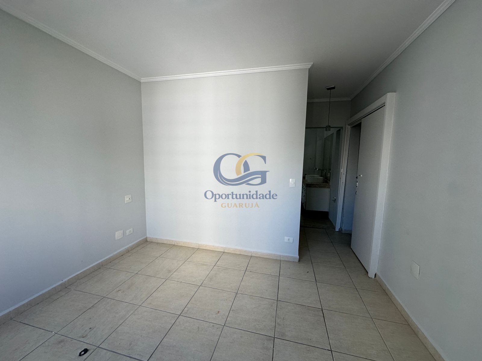 Apartamento na Praia das Pitangueiras, Guarujá - SP