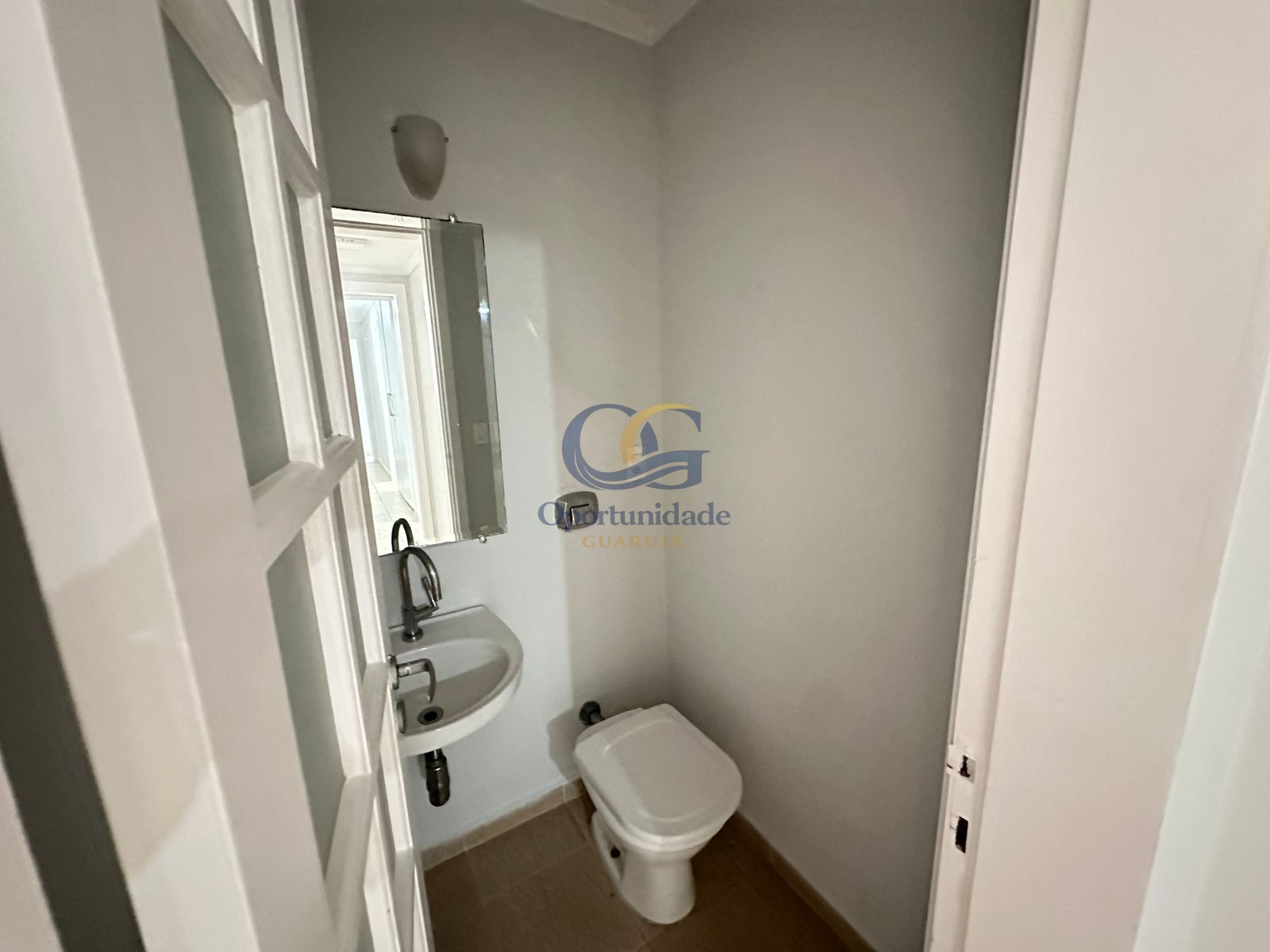 Apartamento na Praia das Pitangueiras, Guarujá - SP