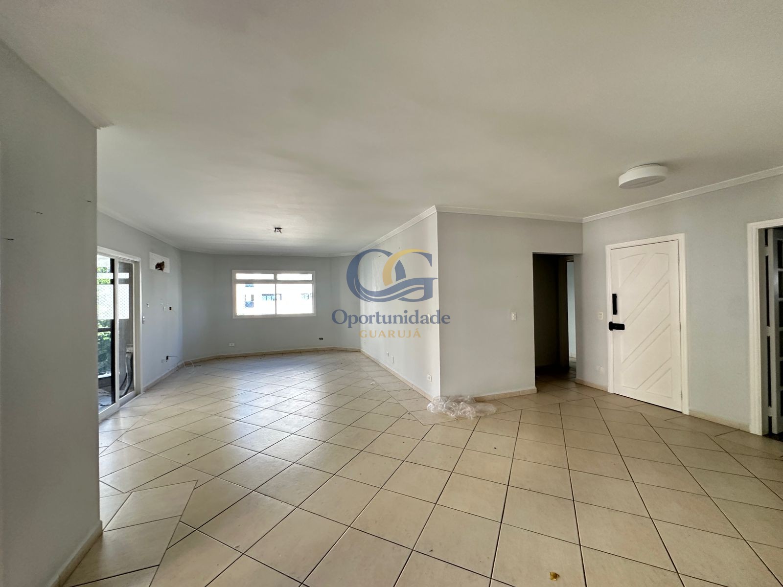 Apartamento na Praia das Pitangueiras, Guarujá - SP